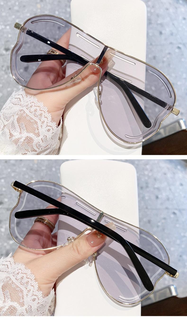 Oversized One-Piece Shield Sunglasses for Women, UV400 Protection Gold Frame Windproof Shades, Trendy Gradient Purple Lens Cycling & Streetwear Eyewear Oversized One-Piece Shield Sunglasses for Women, UV400 Protection Gold Frame Windproof Shades, Trendy Gradient Purple Lens Cycling & Streetwear Eyewear
