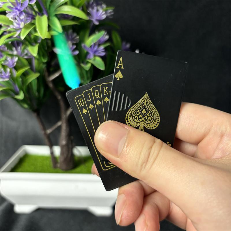 Refillable Butane Lighter Features The Cool Design Of The Ace Of Spades, With A Windproof Flicker. Suitable For Outdoor, Indoor, Barbecue, And Candle-Related Occasions, It's Suitable For Both Men And Women