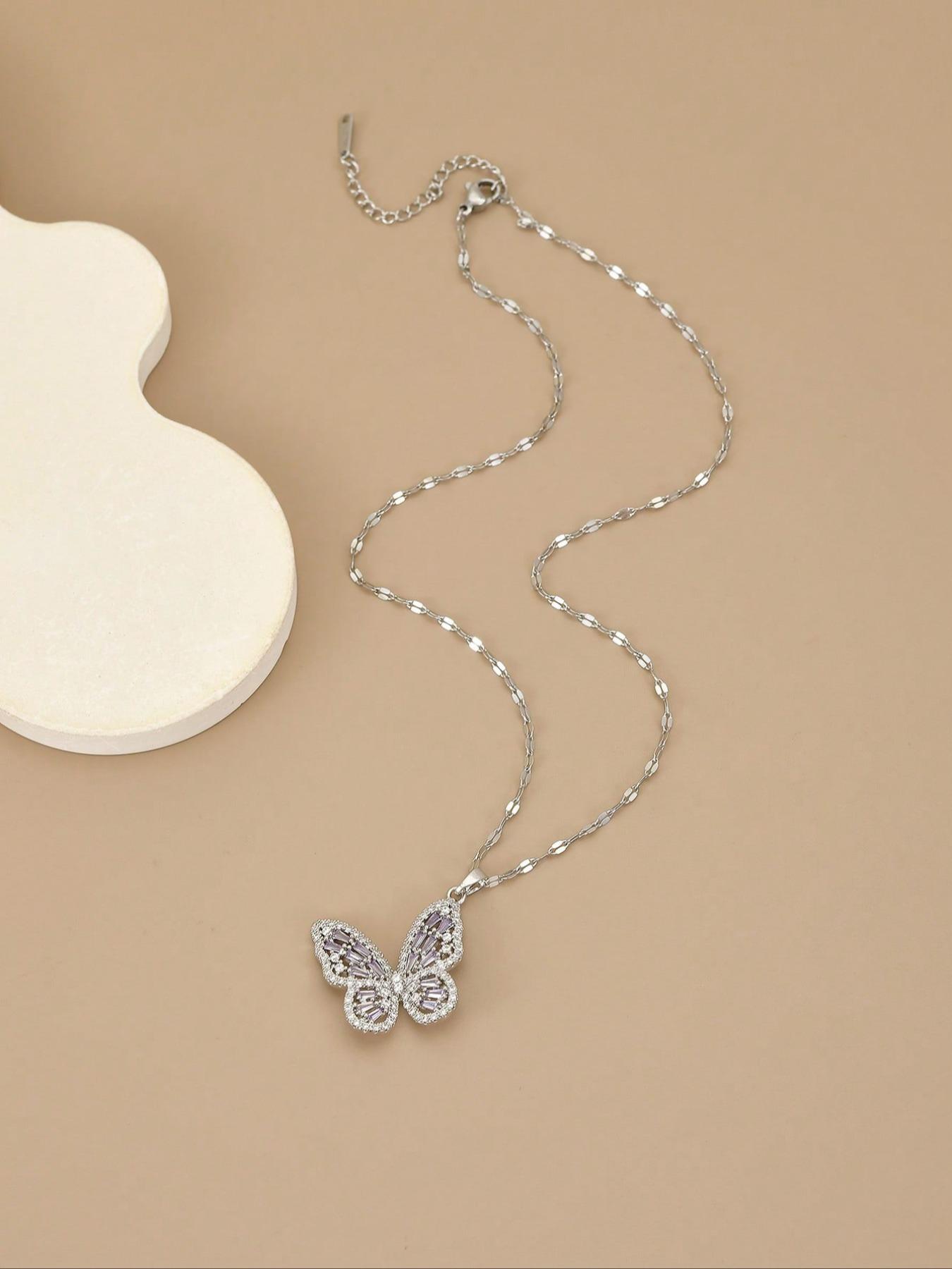 1pcs Golden Butterfly Necklace for Women, Dainty CZ Baguette Cut Butterfly Pendant Necklace, Sparkling Cubic Zirconia Butterfly Choker, Trendy Jewelry Gift for Mother's Day, Birthday, Anniversary