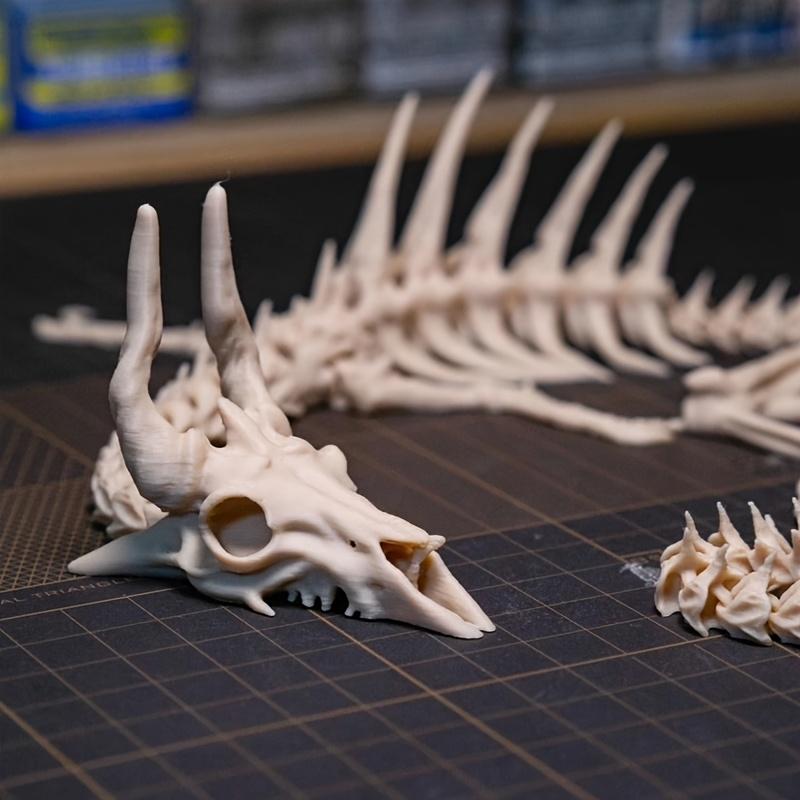 Dragon Skeleton Statue with Movable Joints - Black and White Plastic Sculpture, Suitable for Indoor/Outdoor Decoration, Aquarium Scenes, Halloween, Christmas, Thanksgiving - No Electricity Required, Halloween Decoration, Detailed Craftsmanship