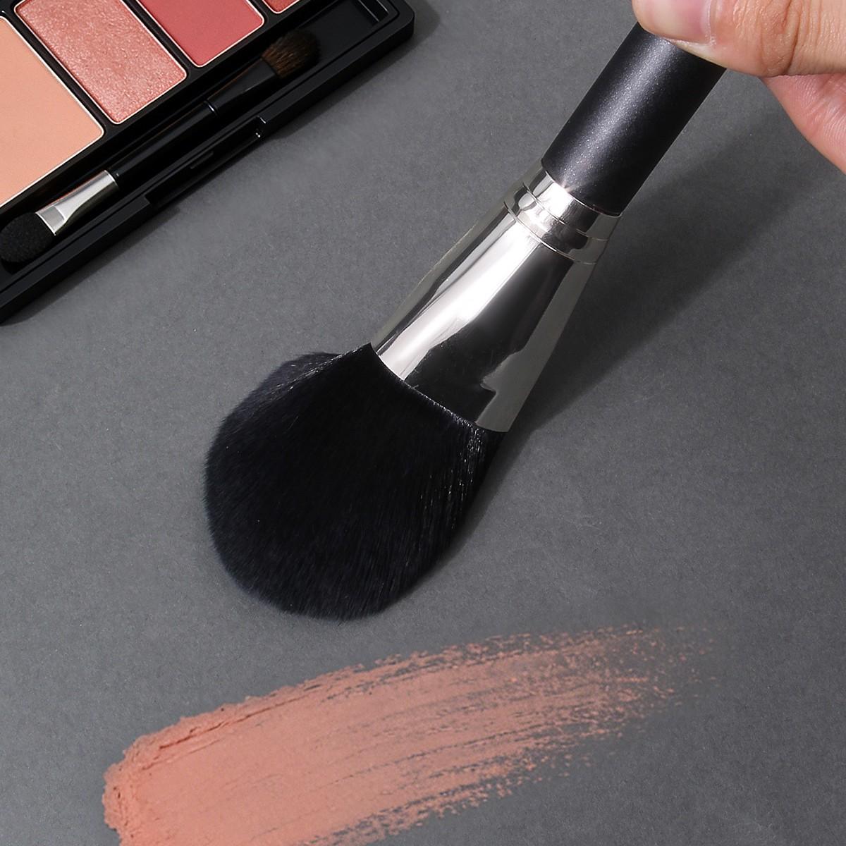 Single-stem multi-functional fiber brush hairs makeup brush Beauty Travel Brush. Suitable for blush brush, loose powder brush, contour brush, blending brush. A durable and long-lasting cosmetic tool that fits the facial contour.