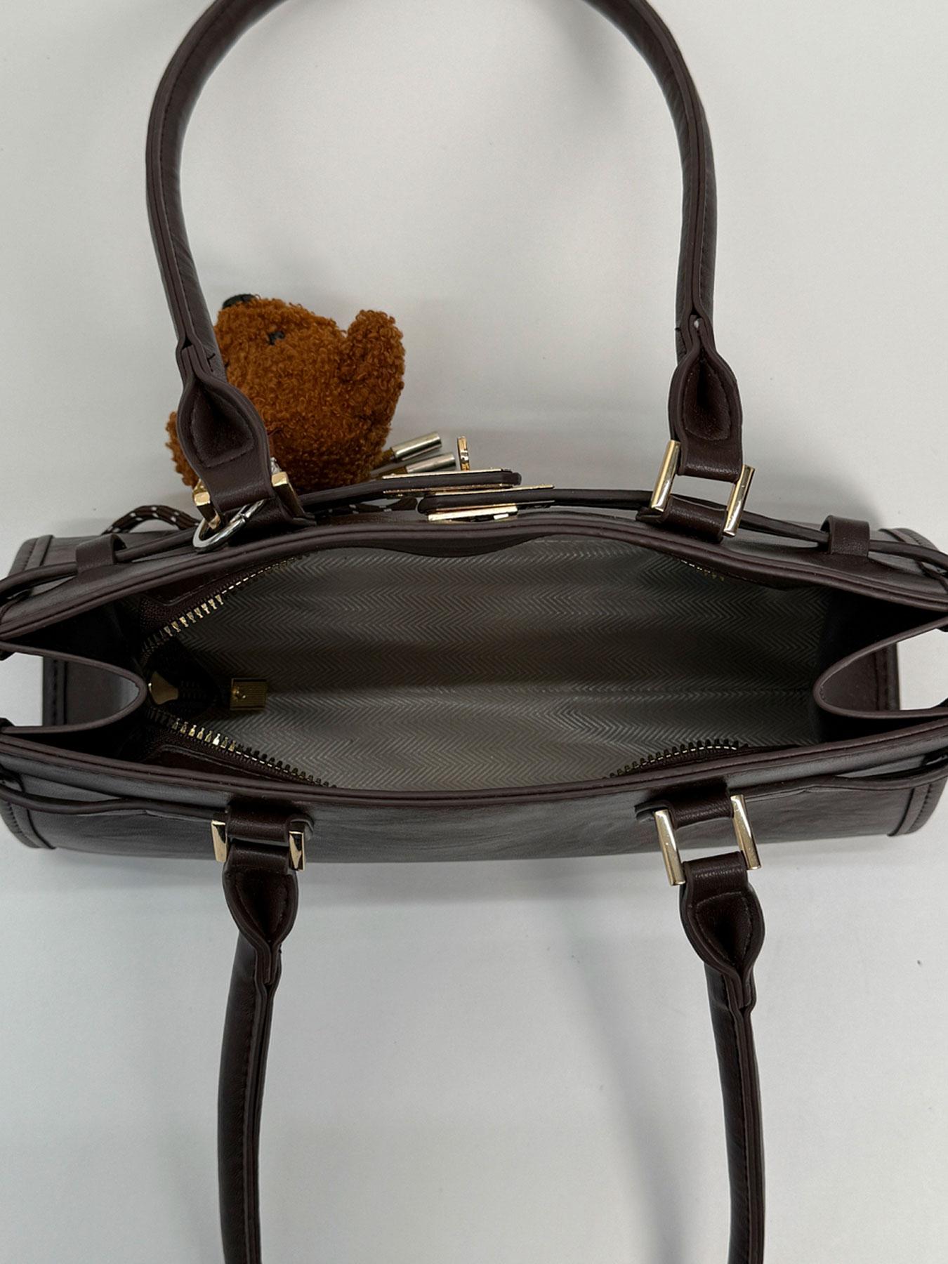 Small niche design solid color casual versatile classic shoulder bag, retro temperament small dog pendant armpit bag, lightweight temperament simple and exquisite handbag, suitable for work, shopping, commuting, daily outings, Pu Leather Bag