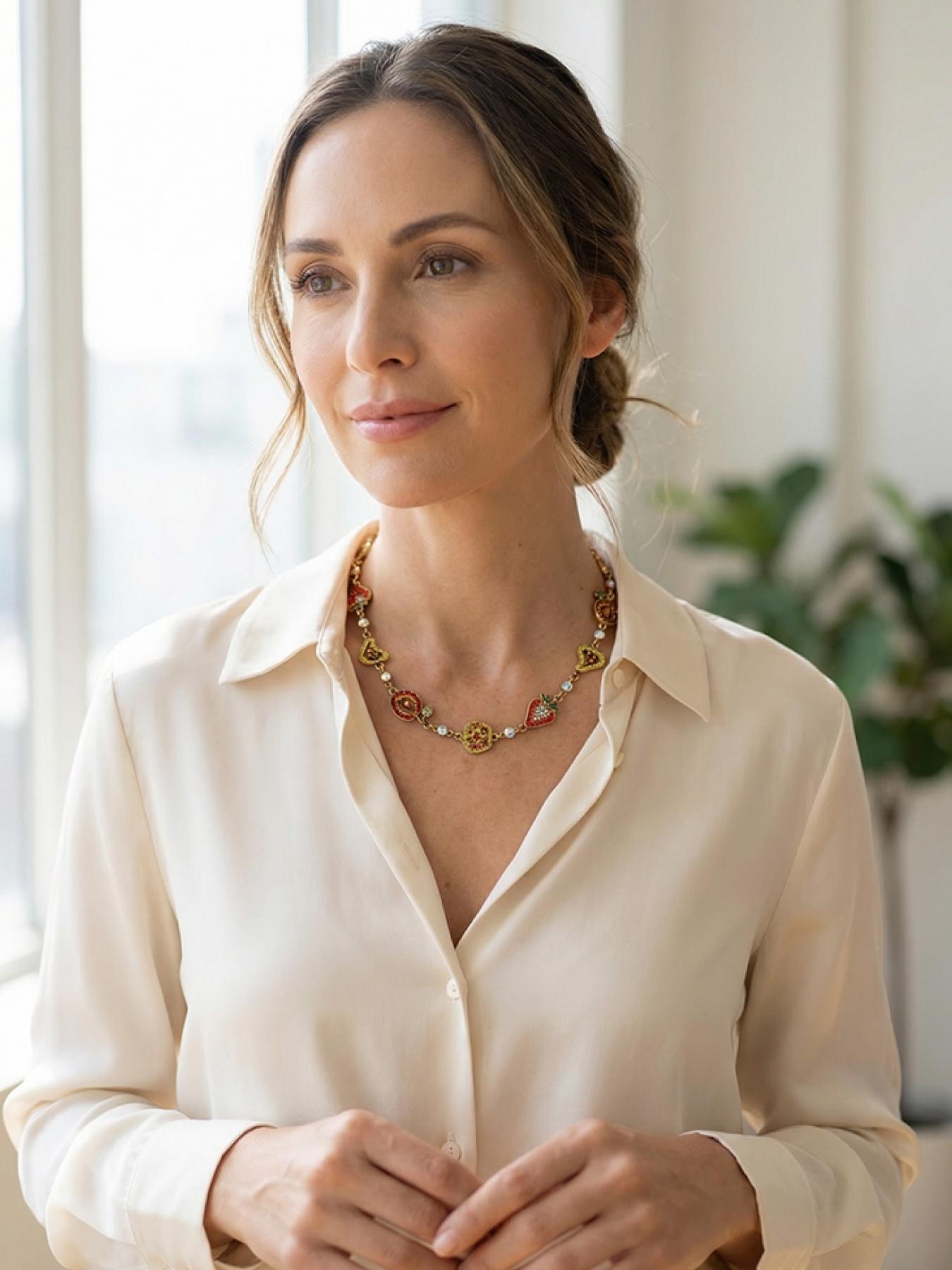 1 fashionable and cute fruit shaped necklace, suitable for daily wear, vacation and dating occasions, and also a surprising and exquisite small gift.