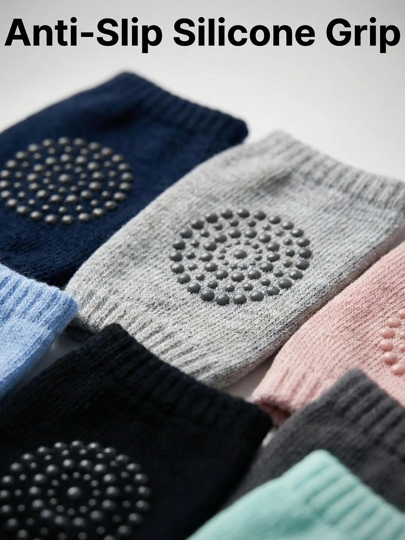 Baby knee pads, simple solid-color basic style, non-slip, moderate thickness, suitable for all seasons, unisex.