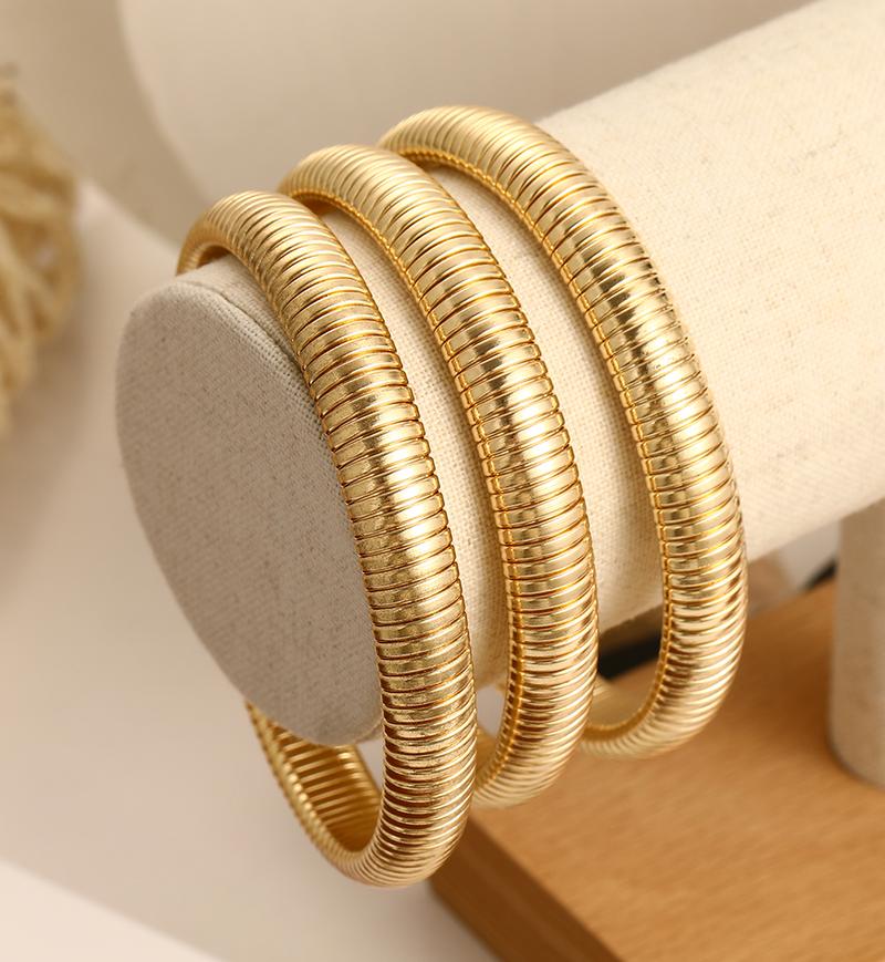 17KM Gold Bracelets for Women, Gold Bangles for Women Chunky Bangle Bracelets for Women Bracelets Stack Tarnish Free Gold Jewelry Set of 3 for Women Accessories for Her Gifts, Permanent jewelry