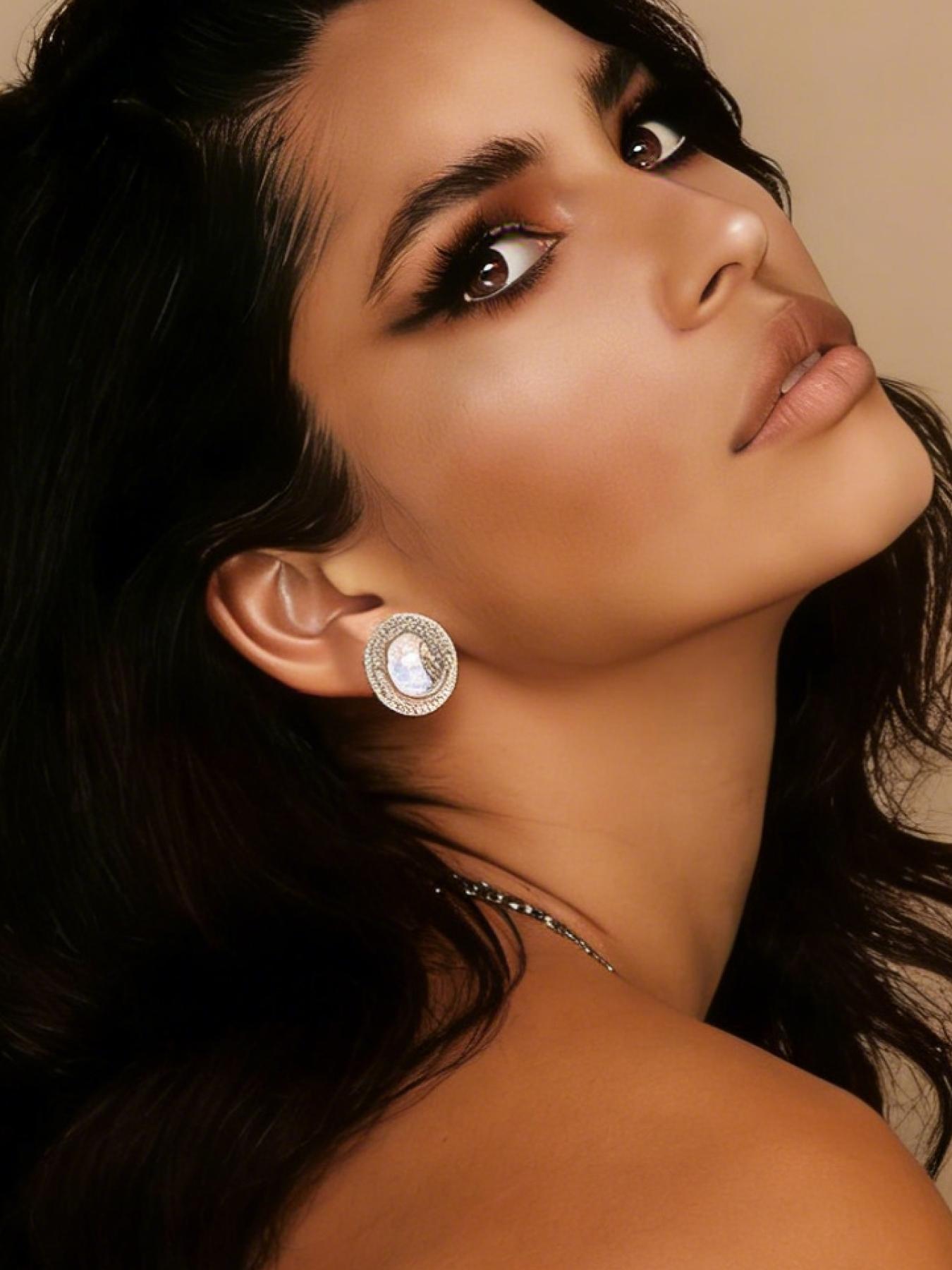 1 pair of retro and elegant double snake full diamond earrings, suitable for daily commuting, vacation and dating, and also a surprising and exquisite small gift.