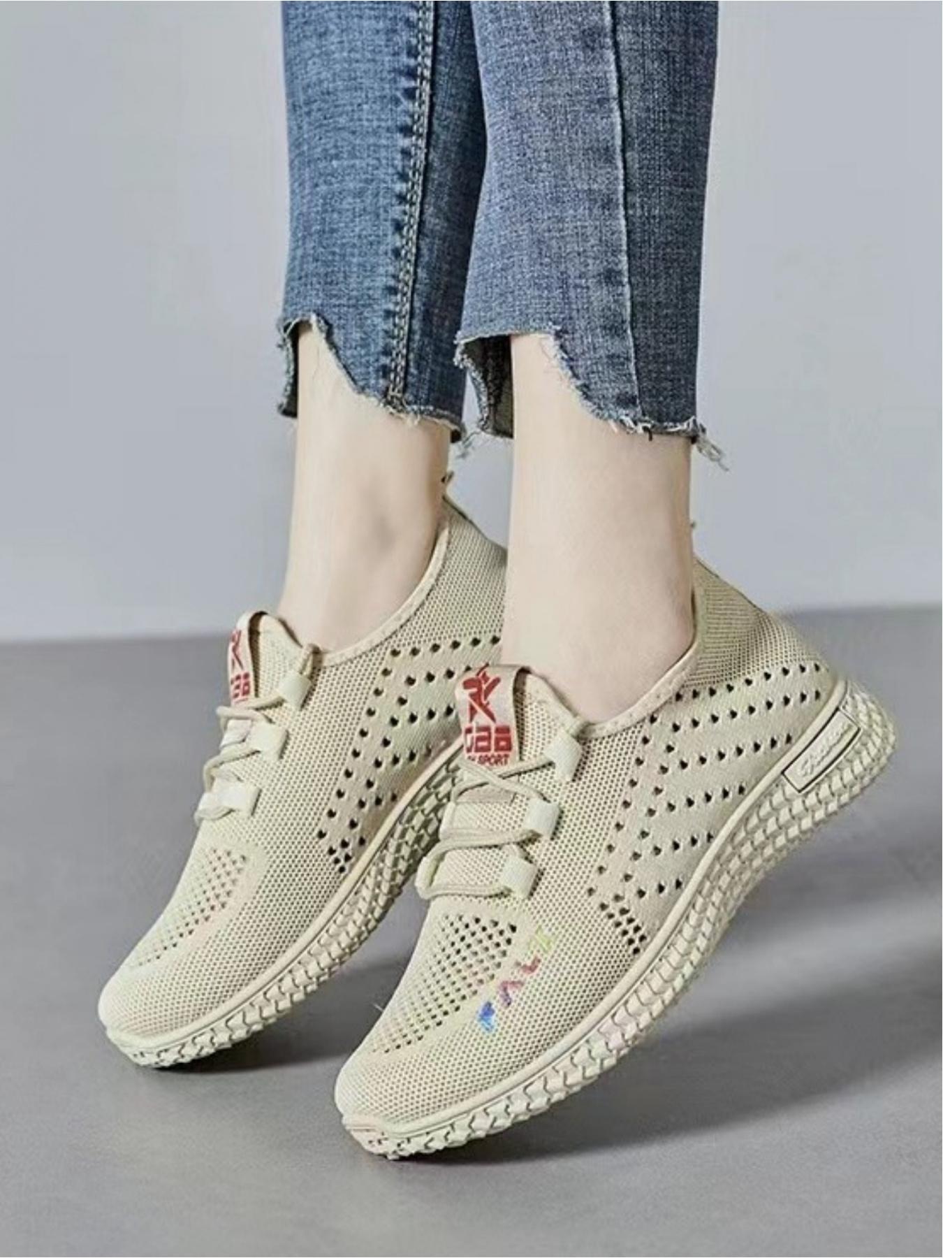 Ladies' casual sports shoes, made of lightweight and comfortable material, with a thick sole pattern for stable grip, and a heel loop design for easy on and off. Ideal for daily commuting and light sports wear