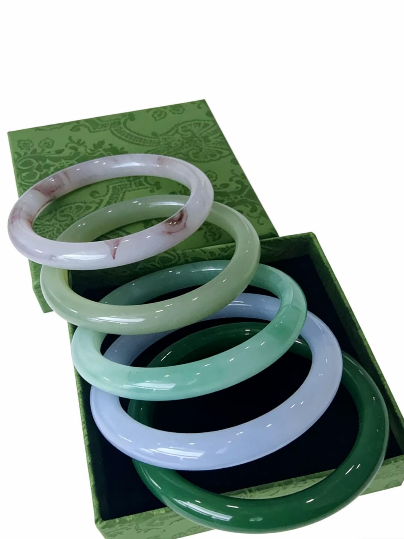 Elegant Eastern Style Jade Bracelet with Gift Box, Beautiful Jewelry, Perfect Gift Choice, Traditional Chinese Ornament, Fine Craftsmanship