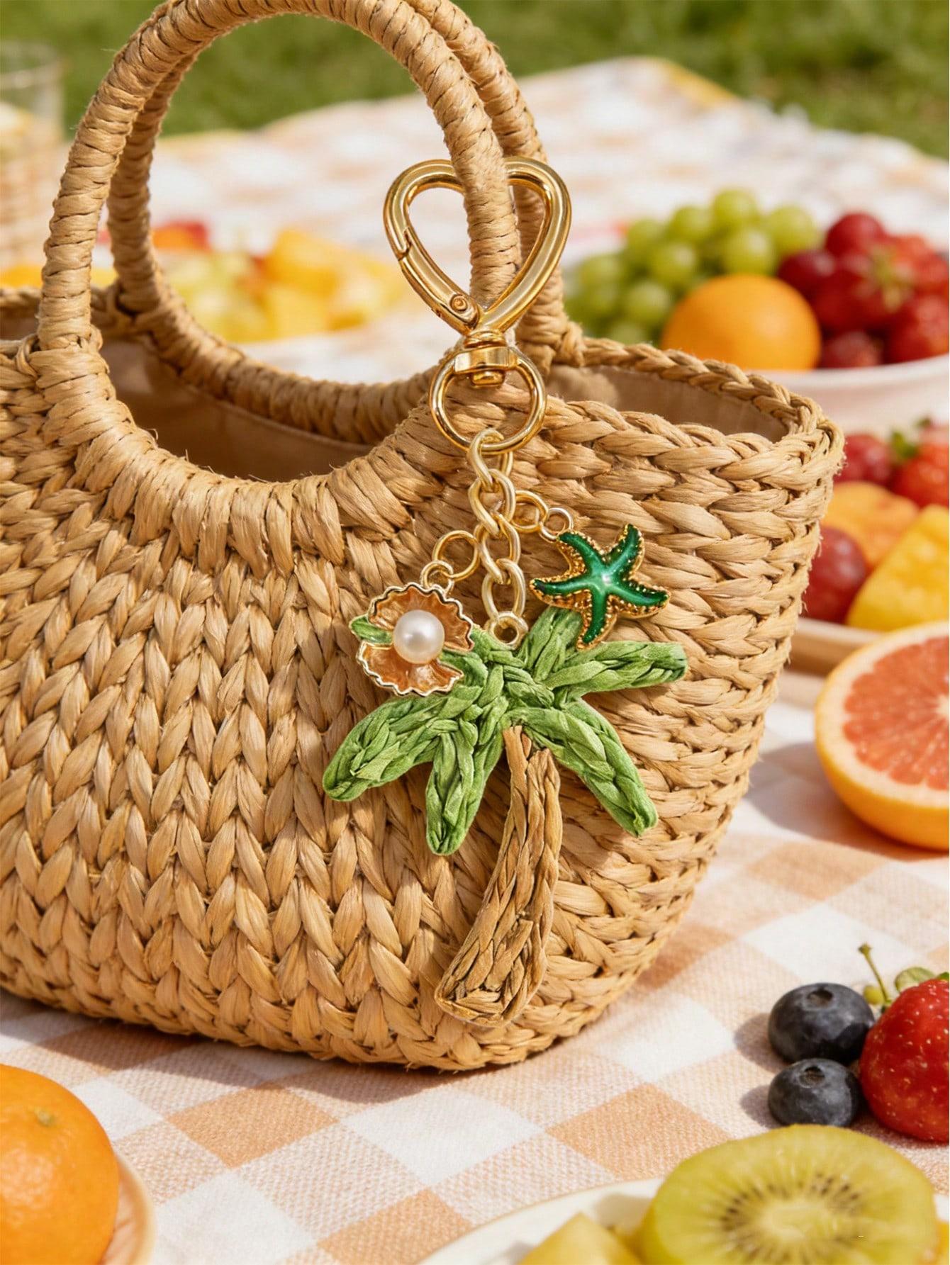 Handmade straw woven coconut tree pendant, with shell and starfish elements - Bohemian vacation style. Woven rattan pendant, ocean alloy pendant, Hawaiian style. Suitable for backpacks.