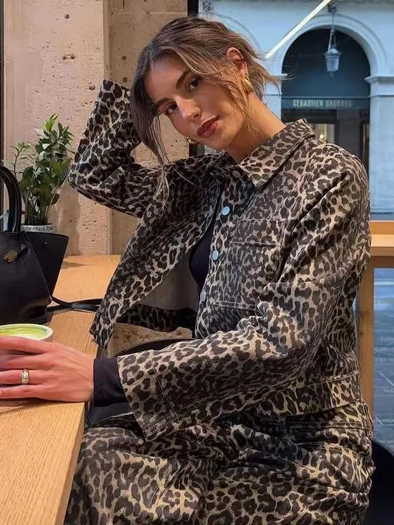 Women's Fashion Leopard Print Denim Jacket, Casual Loose Fit Outerwear for All Seasons, Stylish Water Washed Jean Coat