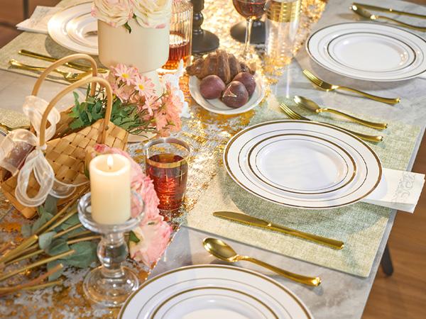 Kerilyn 700 Pieces Gold Dinnerware Set - 100 Guests Clear Disposable Dinnerware Set for Party, Wedding, Include: 200 Clear Plates with Gold Trim, 100 Cups, 100 Napkins, 100 Plastic Silverware Sets
