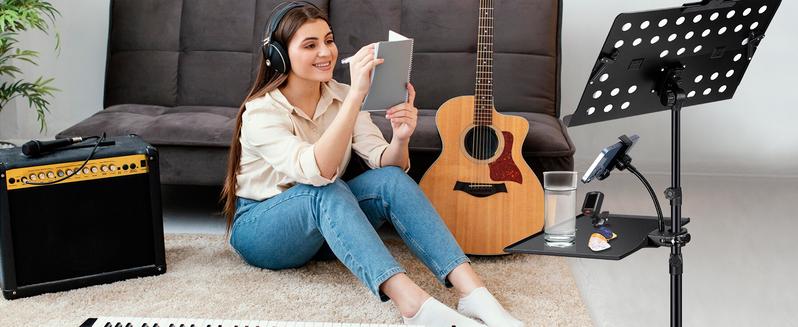 Metal Microphone Stand Tray, Larger Size(11.8'' x 8.1''), Universal Adjustable Mic Stand Tray with Phone Holder, Clamp on Tray for Music Stand, Picks, Capos, Tuner, Singing(Only for 16-25mm Tube)