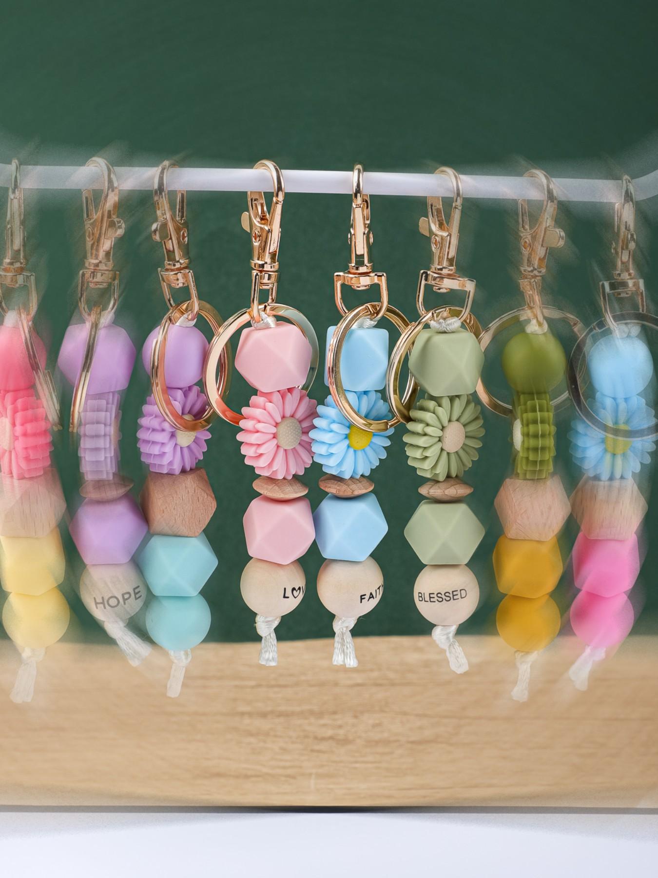 Elegant Daisy Keychain, Soft Silicone Beaded Wristlet, Perfect Mother's Day Gift for Mom, Viral Tiktok Accessory, 1pcs