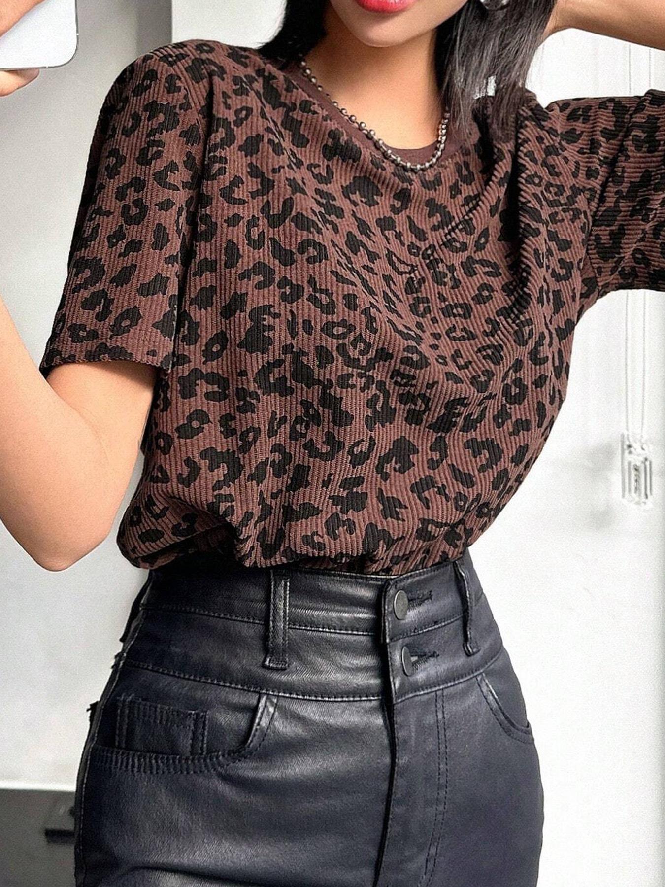 1 Piece Retro Leopard Print Ribbed Short-Sleeve Top | Euro-American Fashion Vibe | Short-Sleeve Cut + Leopard Print Element