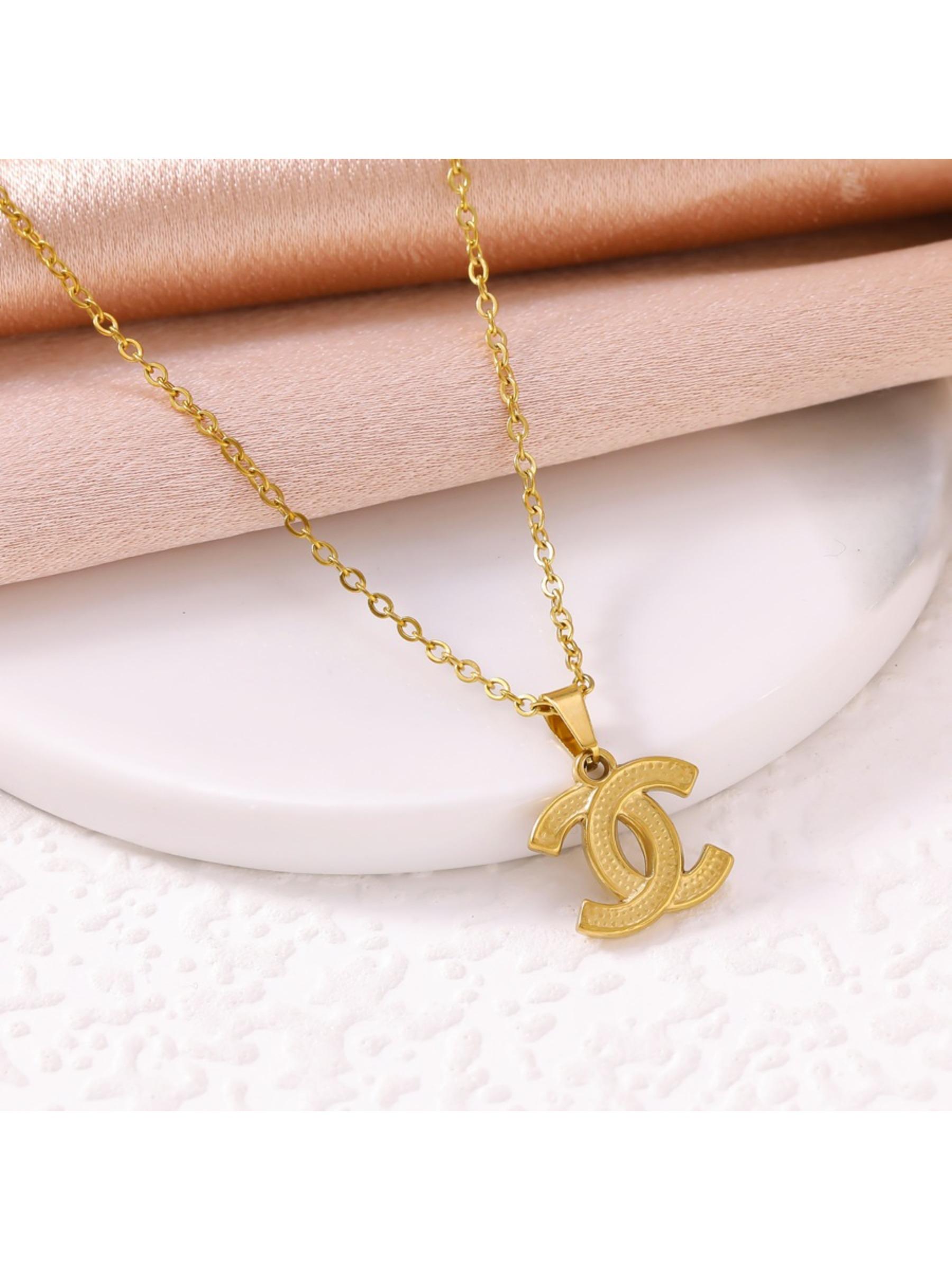 European and American INS Style Stainless Steel Double C Letter Pendant Necklace for Women, Light Luxury Niche Design Titanium Steel Necklace