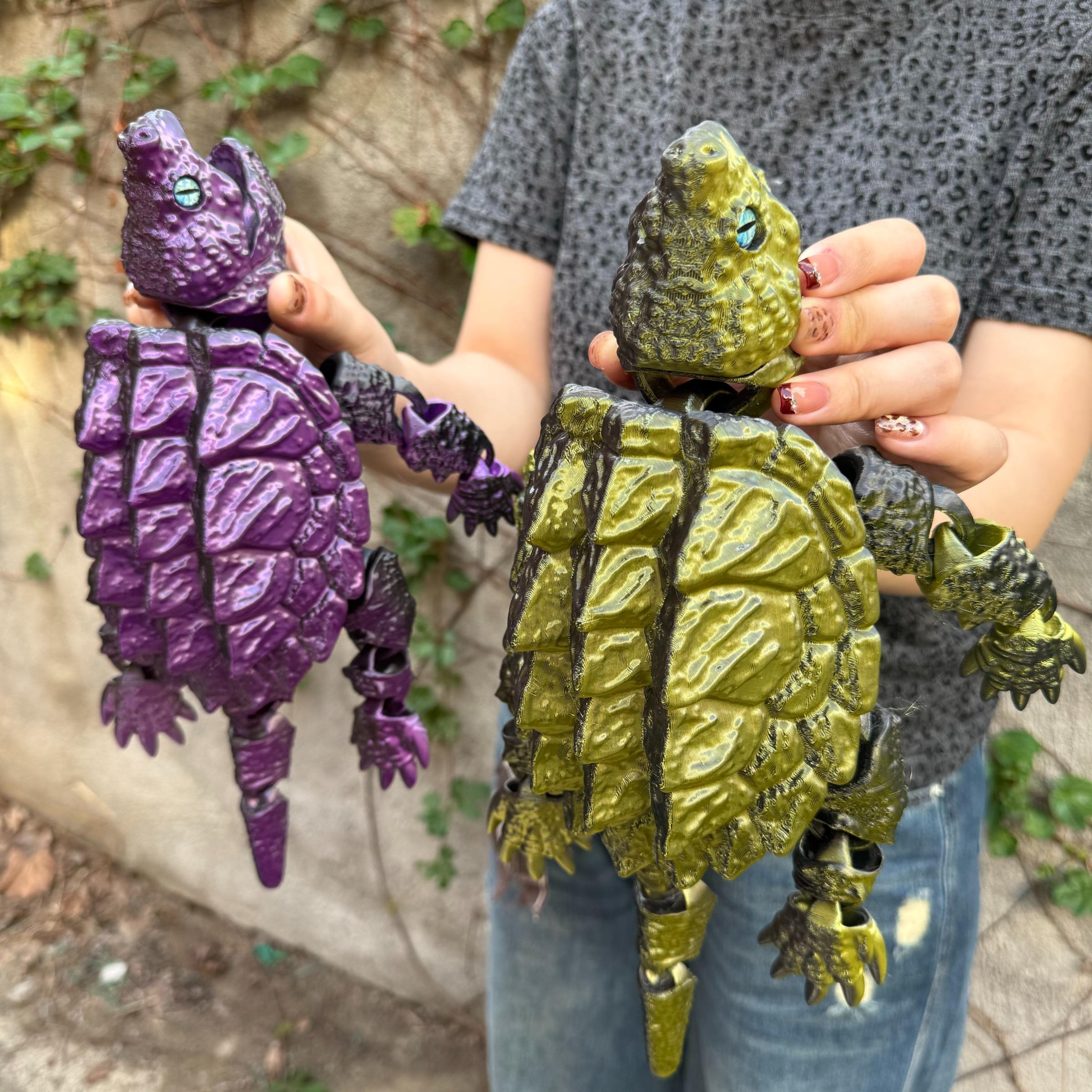 3D Printed Crocodile Statue Decoration, Two Sizes Available, Unique Home Decor, Christmas Gift, Realistic Eyes, Moveable Joints, Turtle Designs