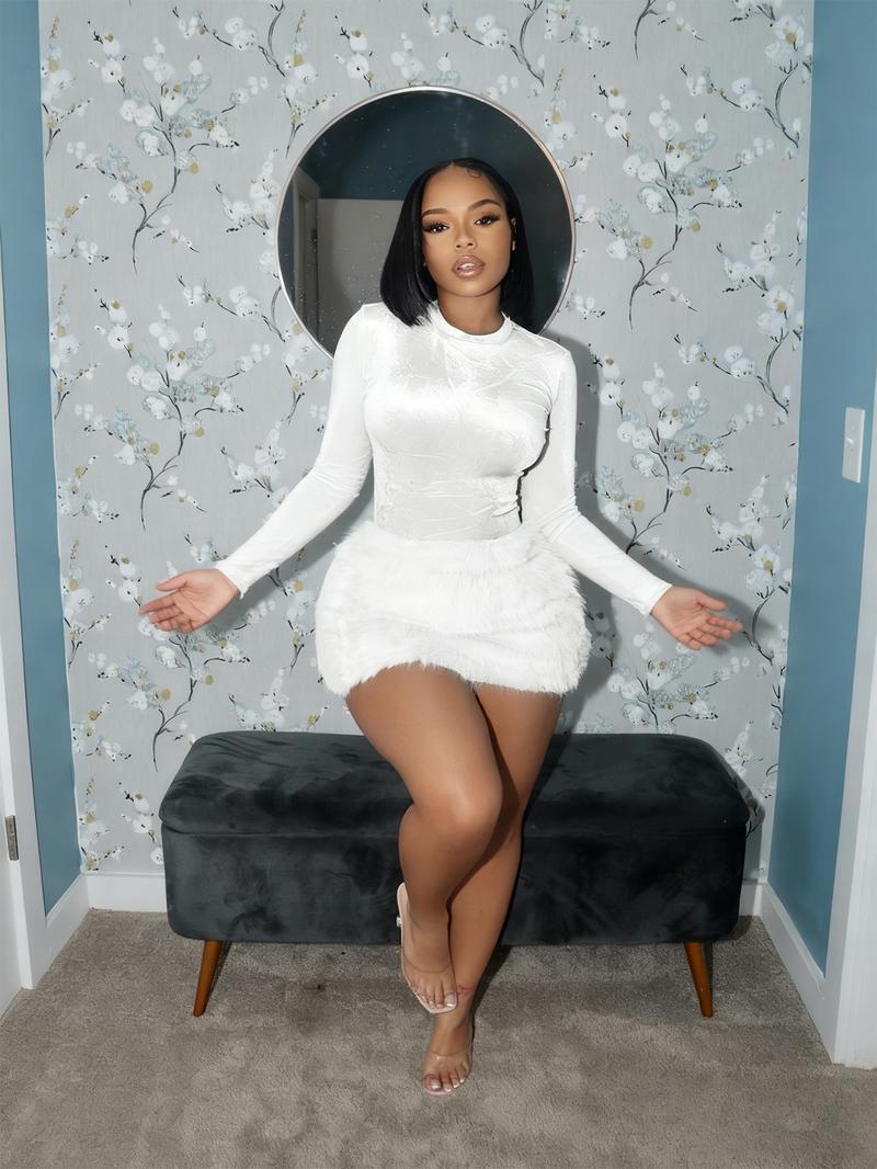 Women's Fashionable Sexy Slim-Fit Bodysuit & Plush Short Skirt Set, Stylish & Versatile Design Two-Piece Set for Autumn and Winter