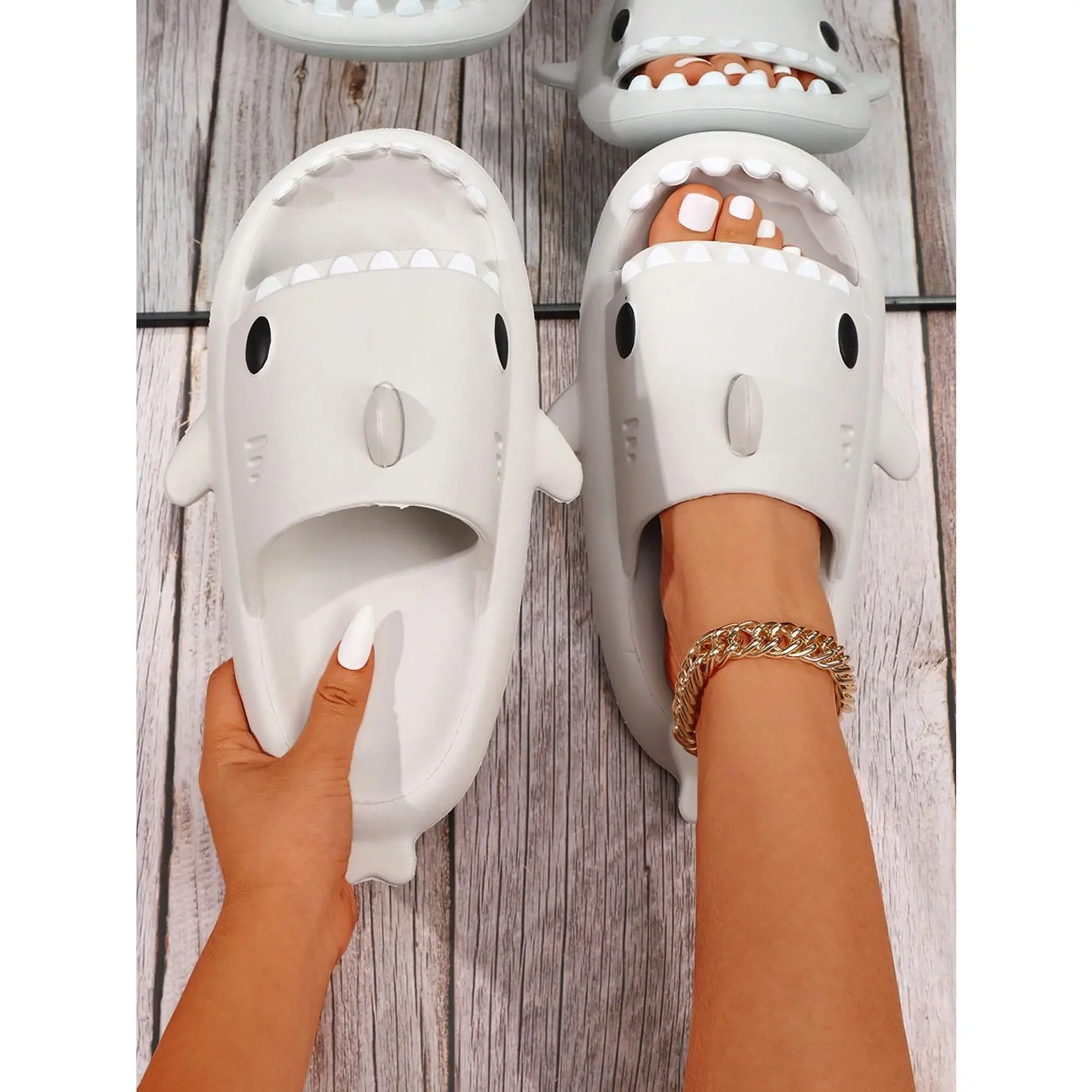 Cute Shark Pattern Flat Sandals, Thick Bottom Shark Slip-On Slippers, Unisex Summer Beach Slippers, Outdoor Wear,Sliders