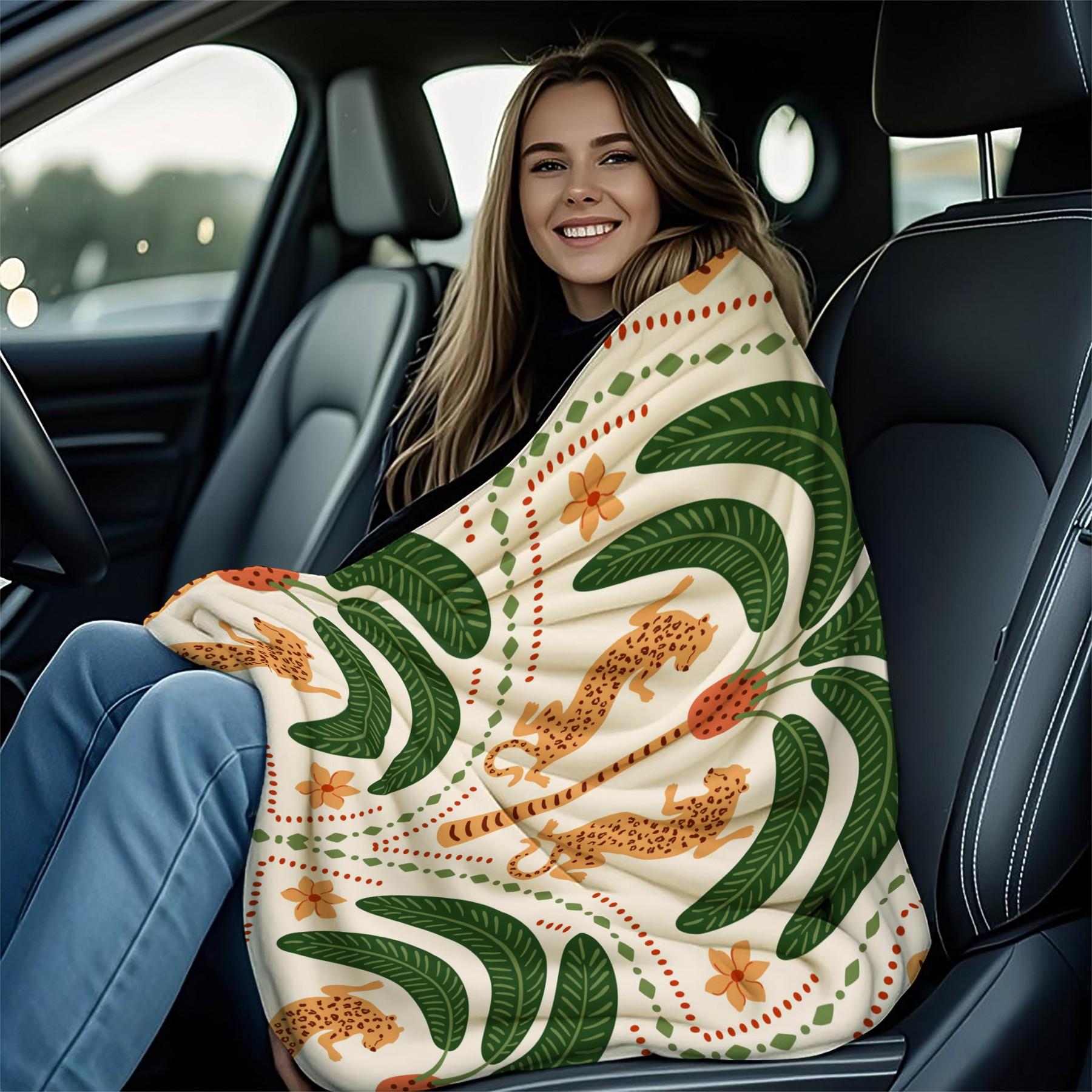 1 Pcs Tropical Cheetah & Palm Blanket, Bohemian Style Flannel Blanket, Warm, Breathable and Shed-Free, Essential for Travel and Picnics, Ideal for Exotic Style Lovers, Unique Bedrooms and Dorm Napping