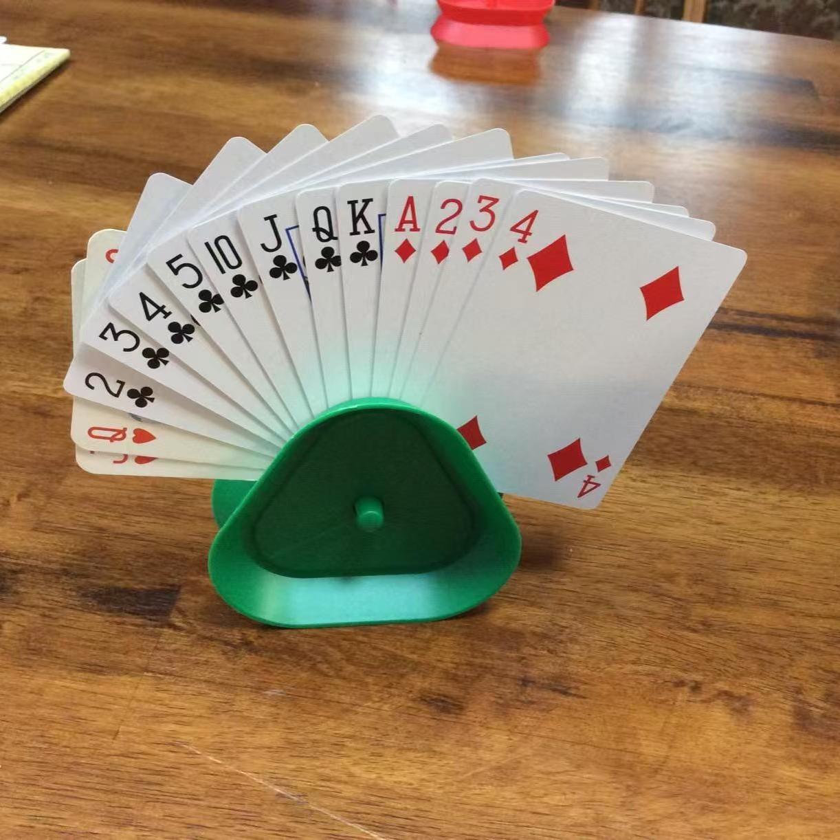 6pcs plastic triangular versatile Poker playing card holder provides convenience for playing cards and board games, and is an ideal gift for Christmas, Halloween and Thanksgiving.