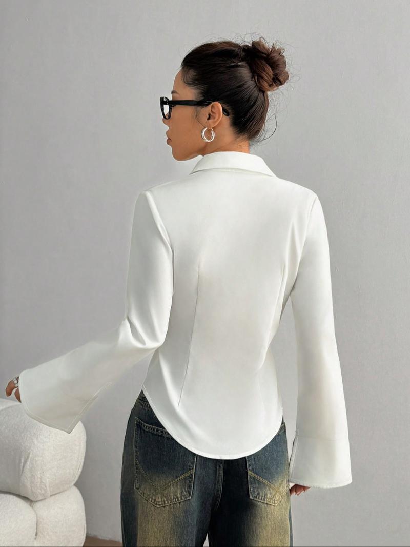 Women's slim-fit button-down long-sleeved casual shirt, suitable for daily commuting.