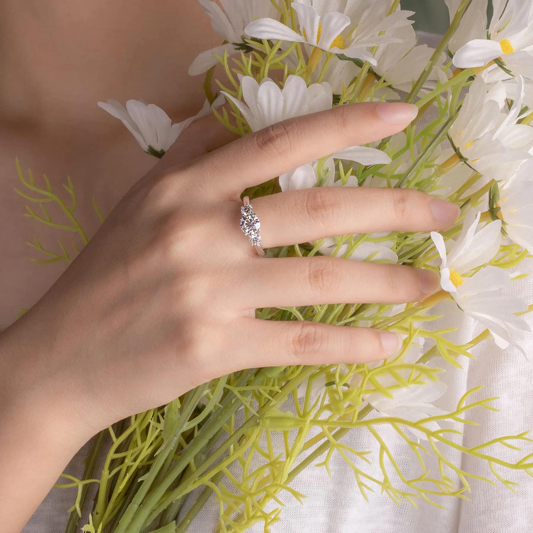 3 Stones All Synthetic Moissanite Ring Elegant Design For Woman Man Anniversary Wedding Engagement 925 Sterling Silver Rings Gift Valentine's Day R014 SpringStatements