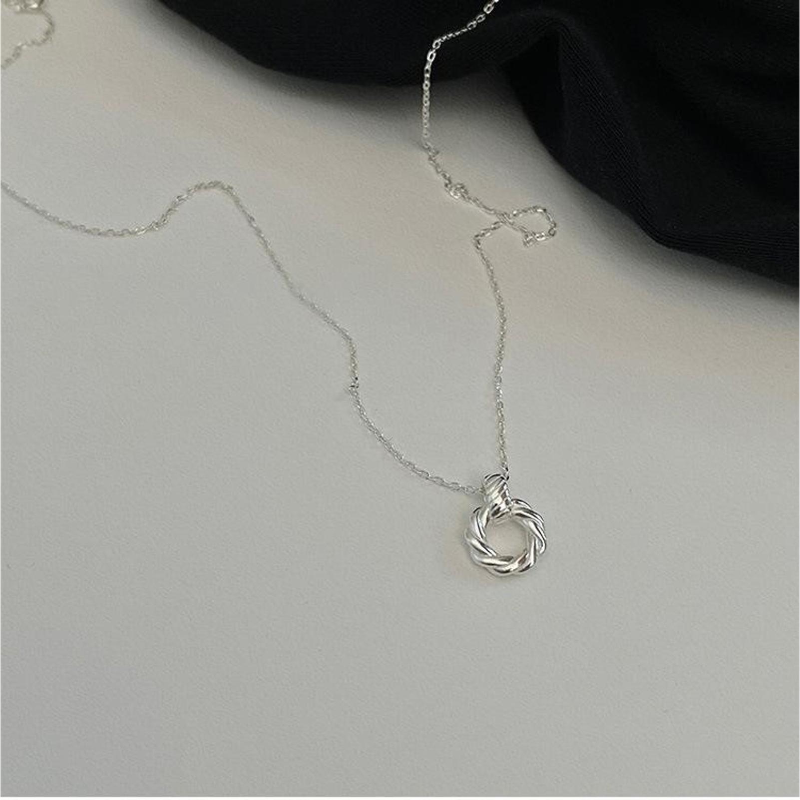 S925 Sterling Silver Small Round Necklace New Year Style Light Luxury Minimalist High-end Niche Design Collarbone