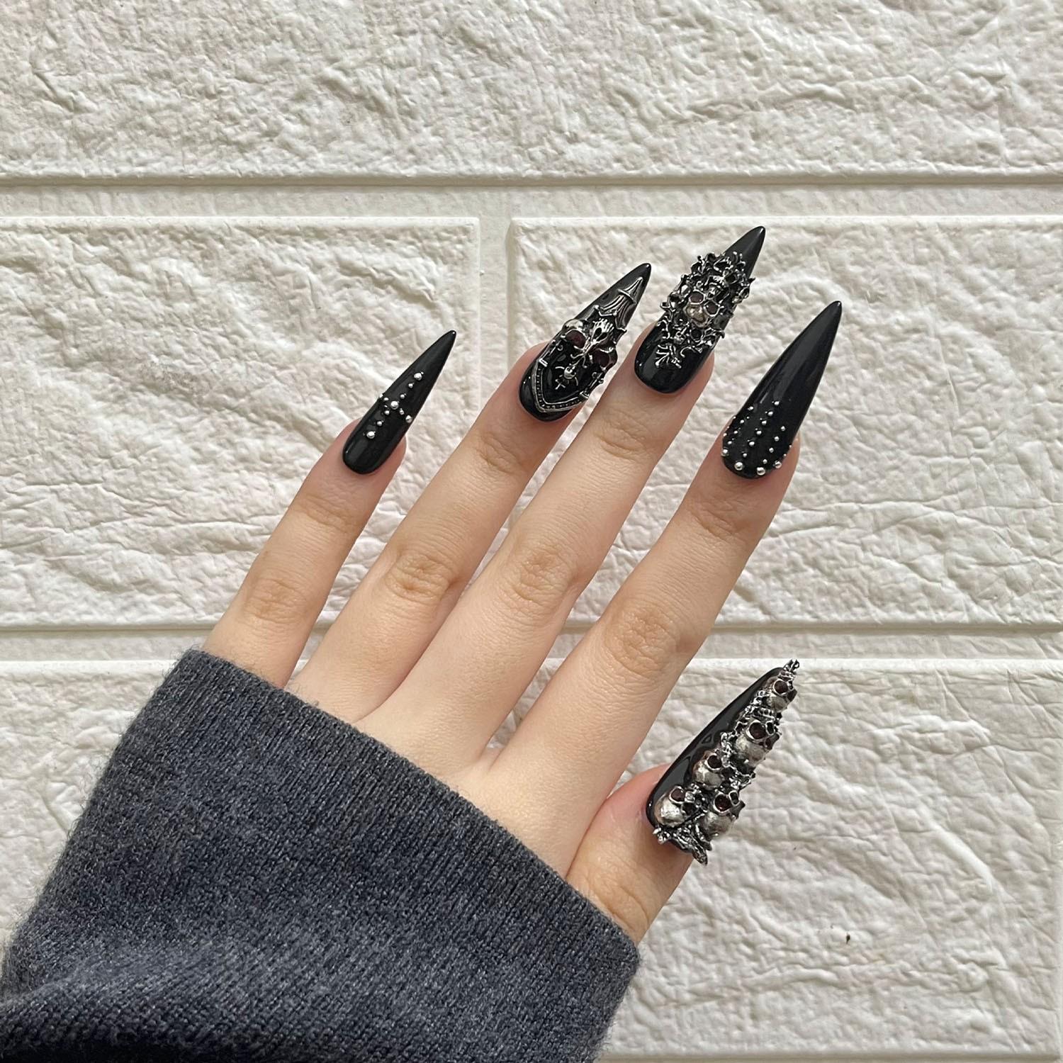 10pcs Handmade 3D Silver Skull Press On Nails, Halloween Witch Armor Gothic Fake Nails, Sharp Long Stiletto Design, Removable, Includes Nail File, Acrylic Stick & Jelly Self Adhesive