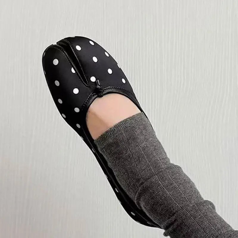 Women's French Retro Polka Dot Tabi Ballet Flats, Comfortable Split-Toe Slip-On Shoes for Work and Commuting, Soft-Sole Flats, Casual Flats, Casual Flat Footwear