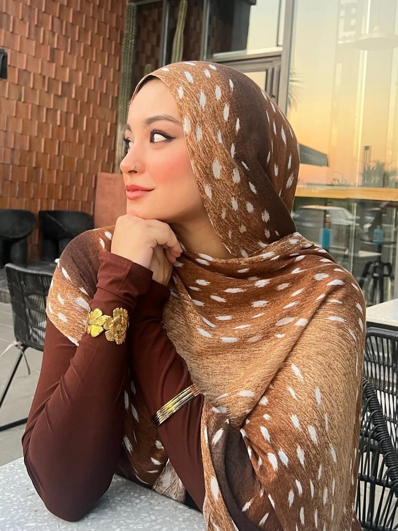 Women's Bohemian Watercolor Deer Print Hijab Scarf, Casual Street Style Headscarf, Daily Wear, Fall & Winter Fashion Accessory