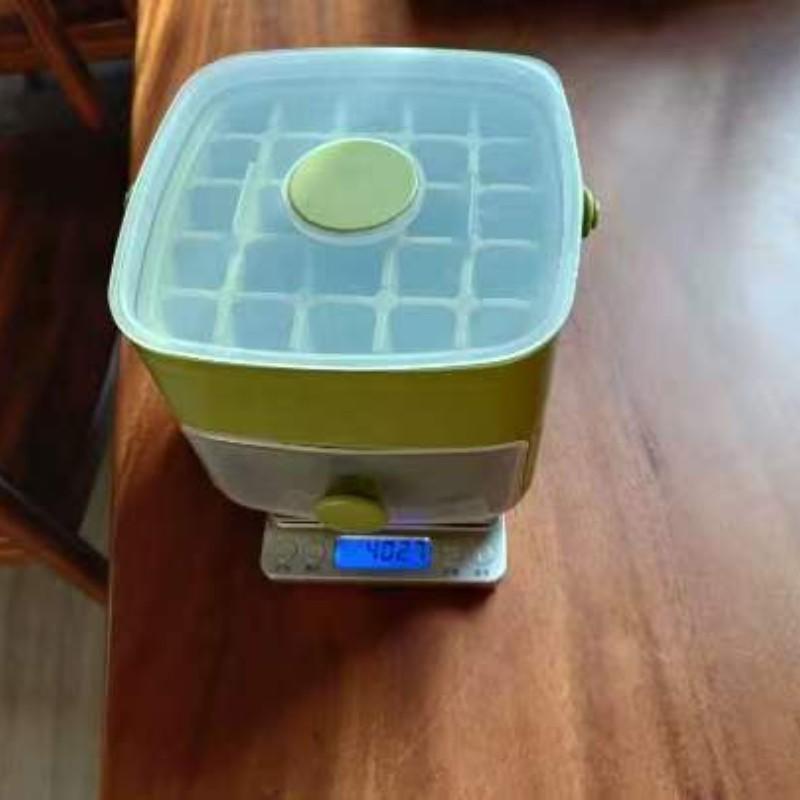 Compact Ice Tray with Lid and Trash Bin, Mini Press Ice Maker, Space-Saving Small Ice Bucket with Clip, Ideal for RV, Office, Mini Fridge, Water Bottle