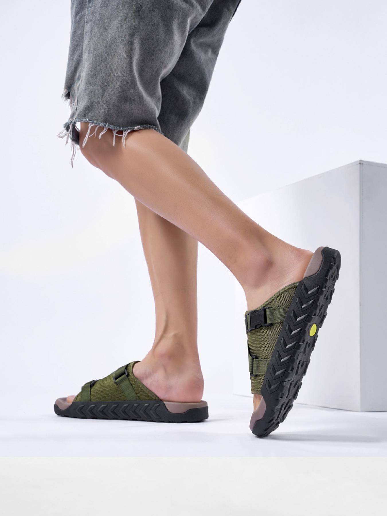 Men's Solid Color Mesh Double Buckle Flip-Flops Thick-Soled Non-Slip Outdoor Sandals Breathable Casual Beach Slippers