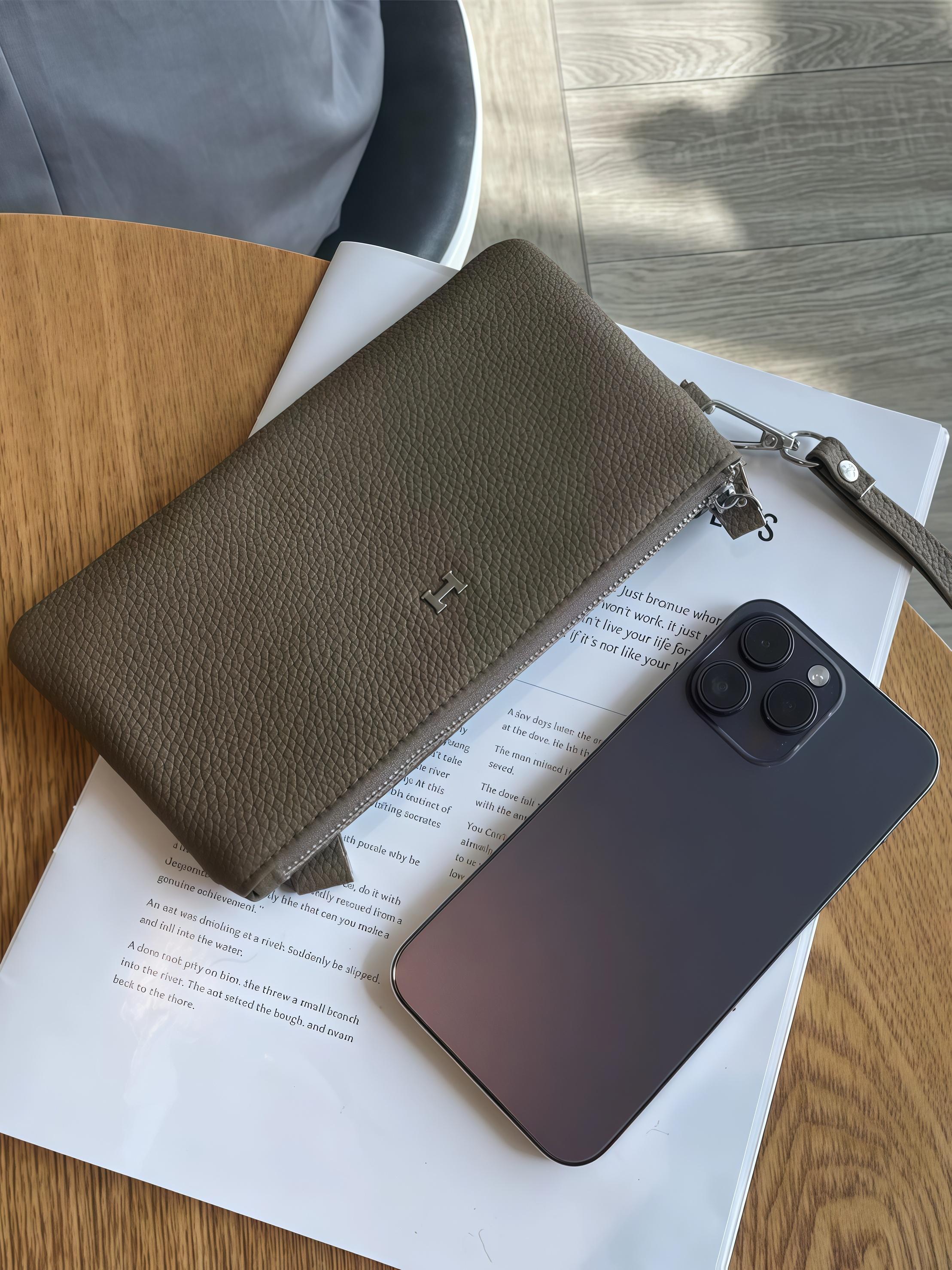 Women's Leather Handbag, Small Luxury Clutch Bag, Elegant Phone Holder Purse, New High-End Storage Design, Stylish Grip Handle