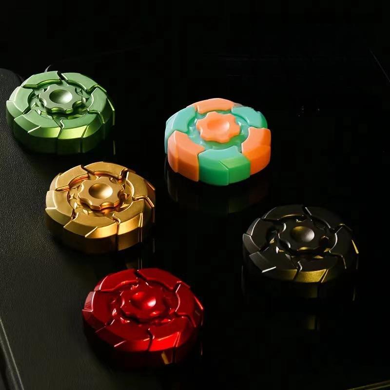 Advanced technology bulletproof armor, finger rotation, magnetic suction to open armor, fingertip gyroscope for stress relief, creative and cool fun.