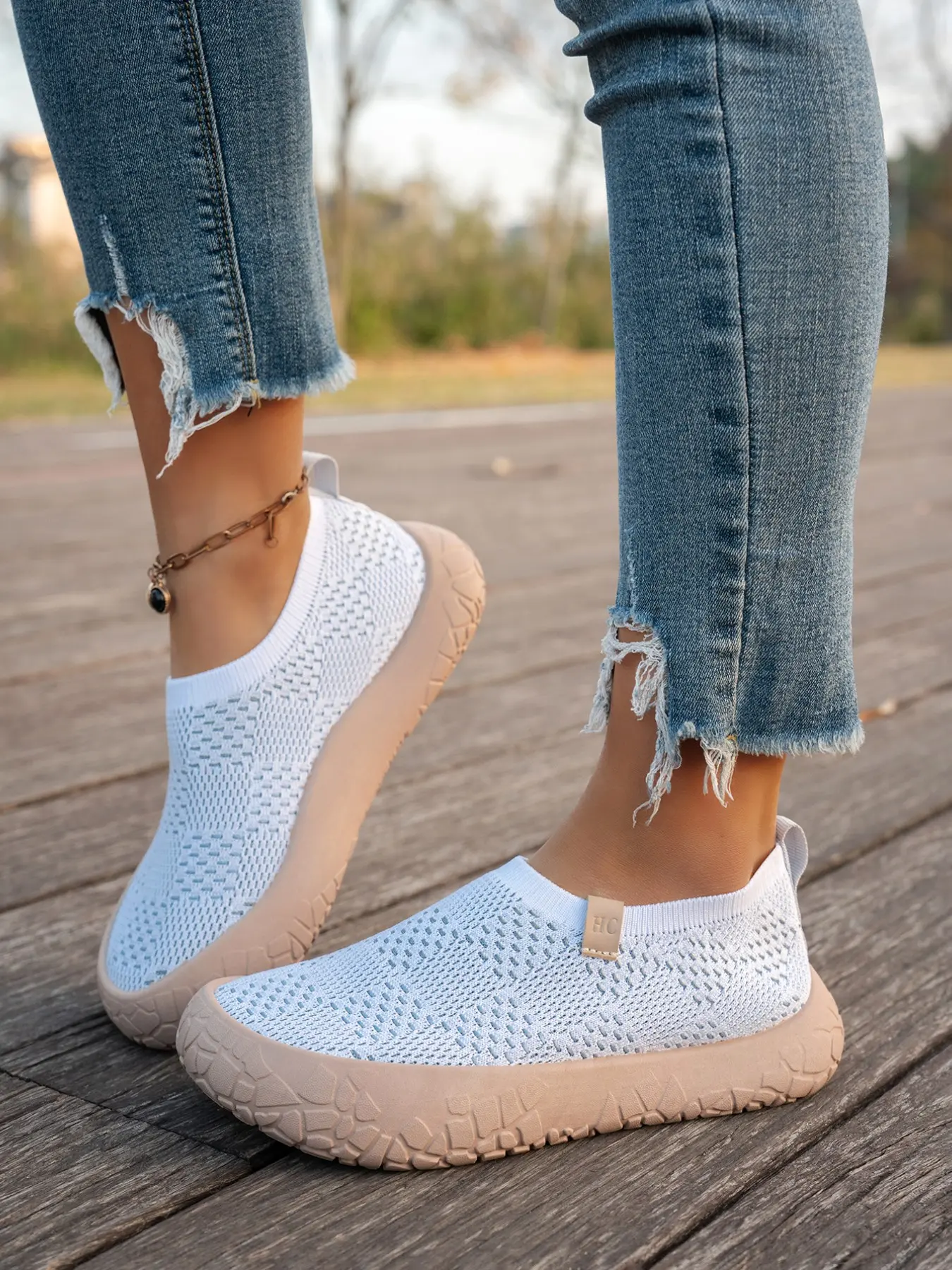 Women's Casual Slip-On Shoes, Breathable Textile Low Top, Wide Fit Round Toe, Anti-Slip Thick Sole, All-Season Comfort