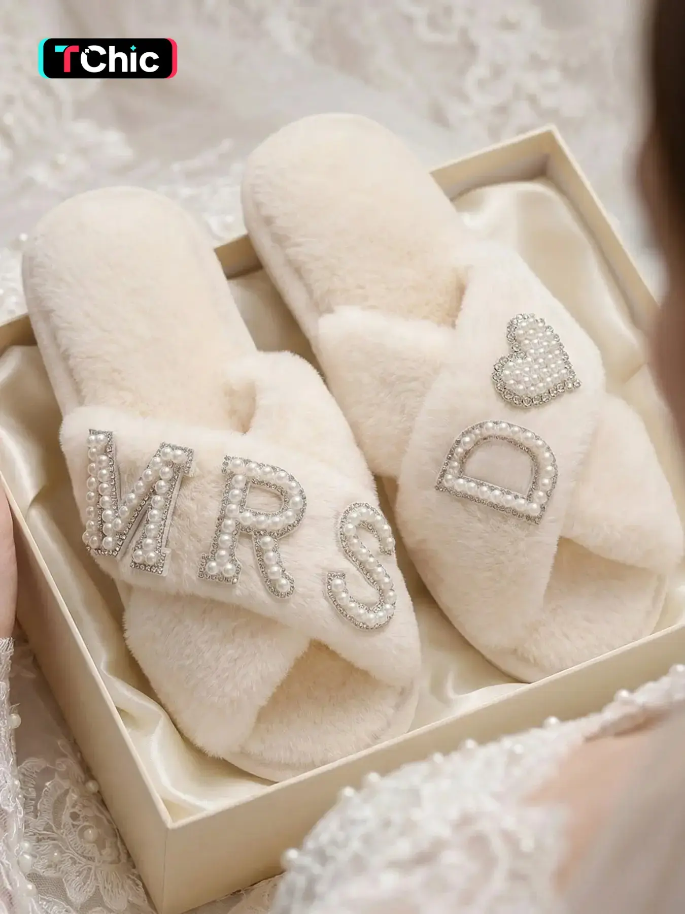 X-Strap Plush Slippers with Pearl Rhinestones Heart Design, Customizable Letter D, Casual Indoor Shoes for Women, Perfect Gift
