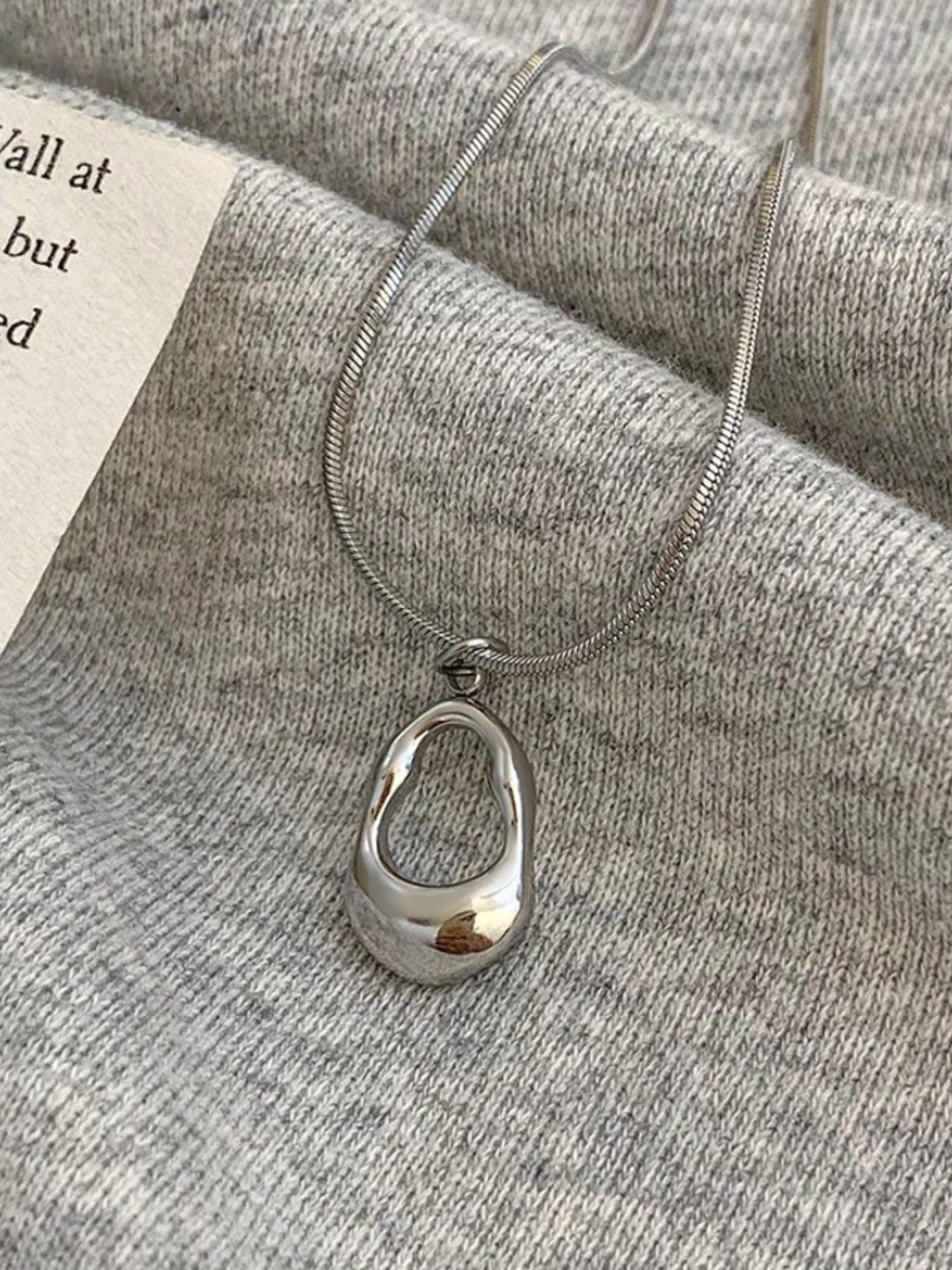 French Simple Daily Commute Versatile Irregular Hollow Water Drop Pendant Stainless Steel Necklace, Unisex Fashion Design Jewelry, Minimalist Necklace, Daily Wear Necklace, Dainty Fashion Jewelry