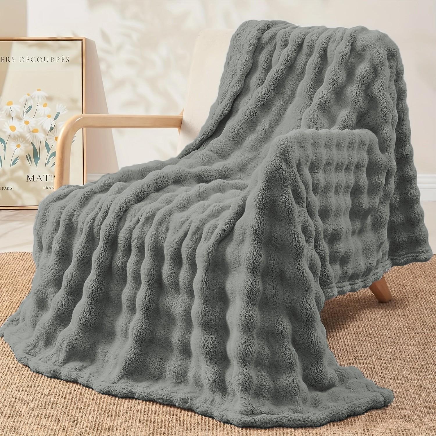 Ultra Soft Flannel Blanket Queen Size, Luxurious Plush Blanket for Sofa Bed Chair, Warm Breathable, Anti-Static Ultra Fine Fleece Bedding