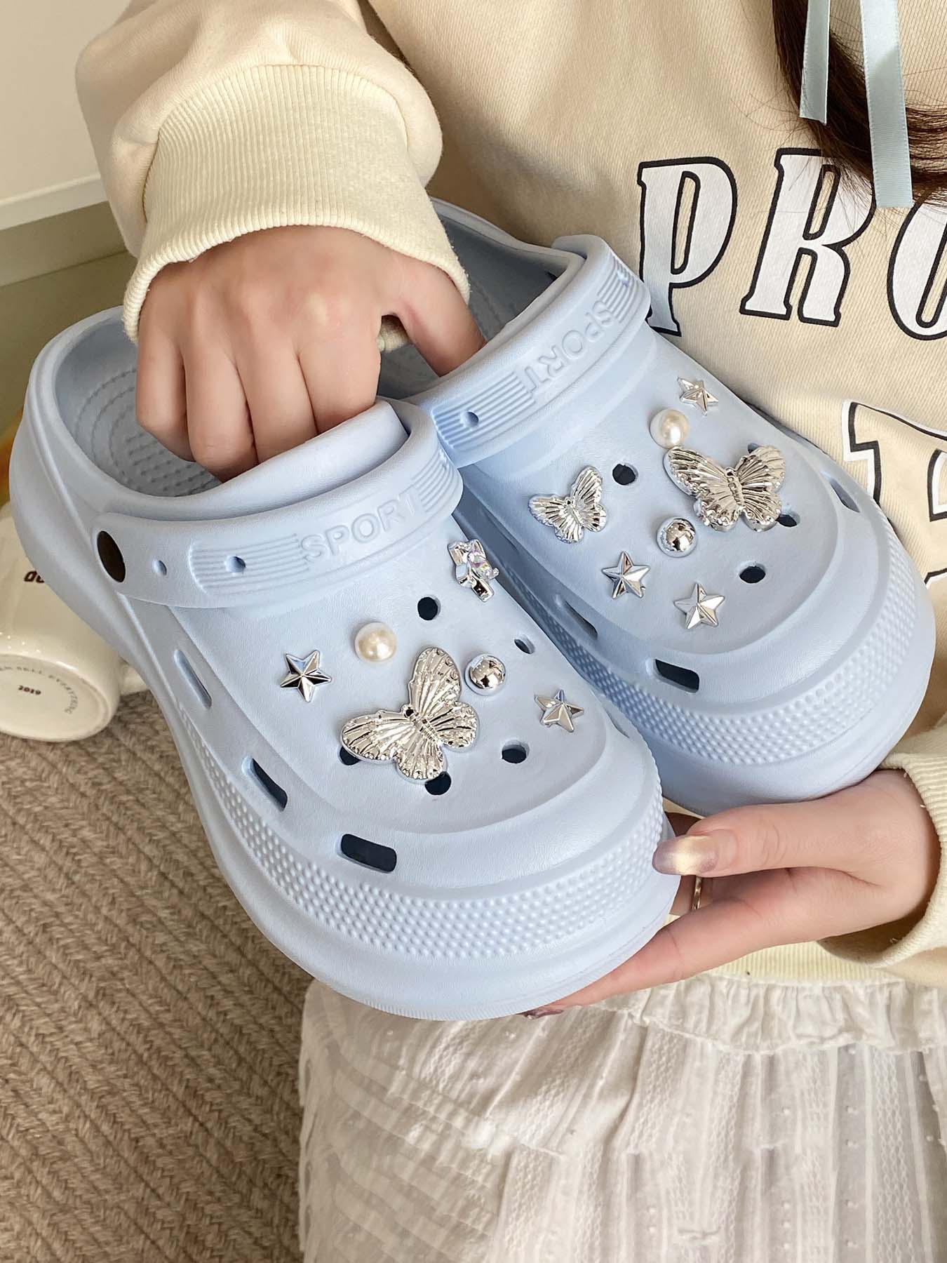 2026 New Fashion Versatile Holey Shoes for Women, Eva Comfortable Breathable Thick Sole, Simple Casual Beach Sandals, Outdoor Garden Shoes, Slipper, Slippers Shoes