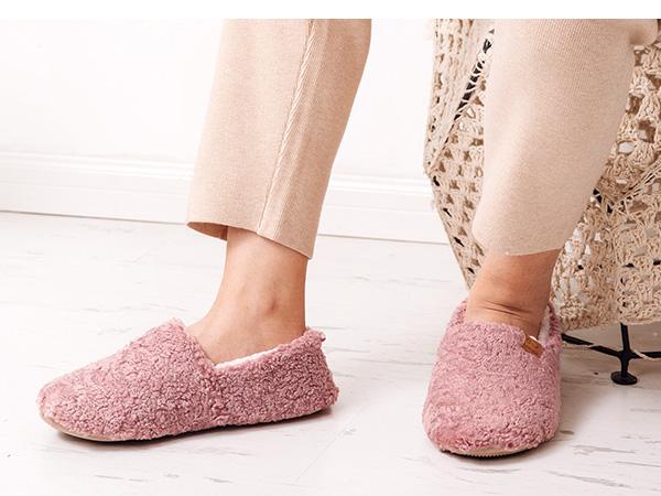EverFoams Women’s Cozy Slippers – Soft Curly Memory Foam House Shoes, Lightweight Classic Slide with Polar Fleece Lining!