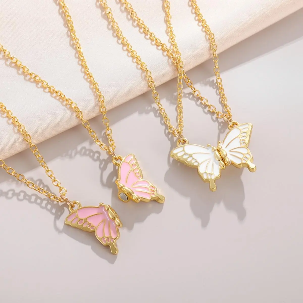 Women's 2PCS Butterfly Shape Creative Magnetic Matching Set - Bag Accessory Necklace with Magnet Closure, Inseparable Link Daily Wear, Heartfelt Friendship Gift for Besties, Exclusive Bestie Matching Set, Birthday Casual Use, Women's Matching Sets, Vivid