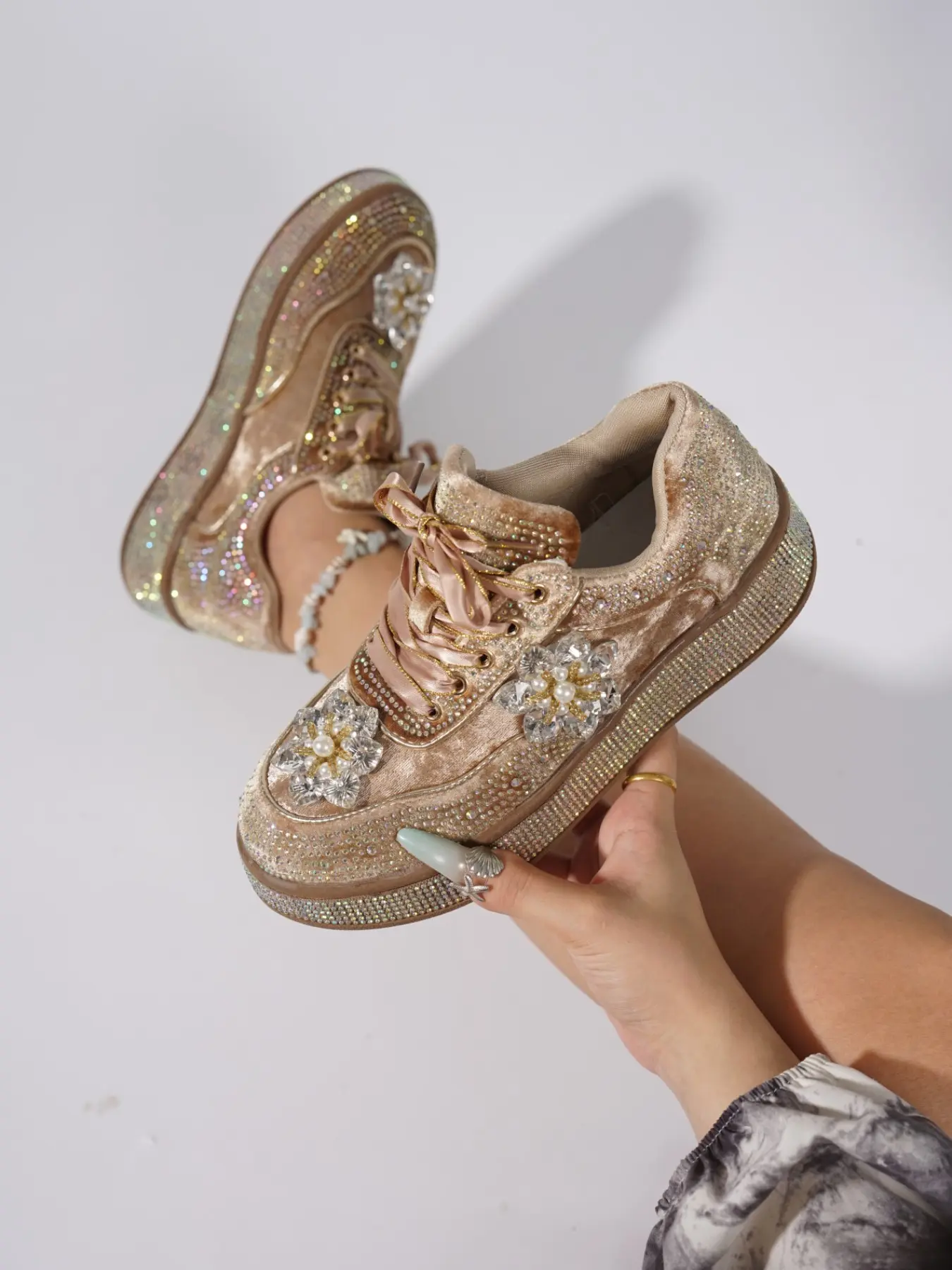 Luxury Rhinestone Flower Thick Sole Casual Women's Shoes, Velvet Pearl Decorated Laces, Retro Heightening Fashion Single Shoe, Spring & Fall