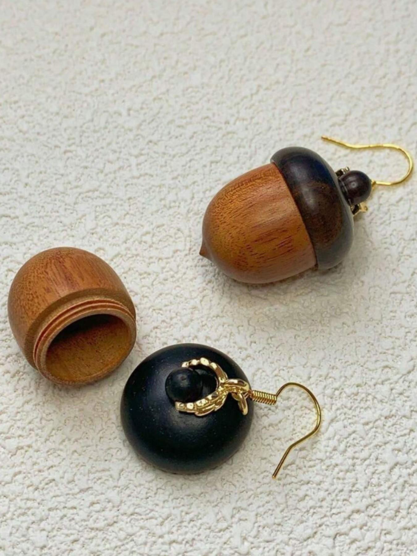 Women's Elegant Stud Earrings, 1 Pair of Screw-On Cute Acorn and Pinecone Simulation Earrings for Women, Wood Grain Texture Is Random