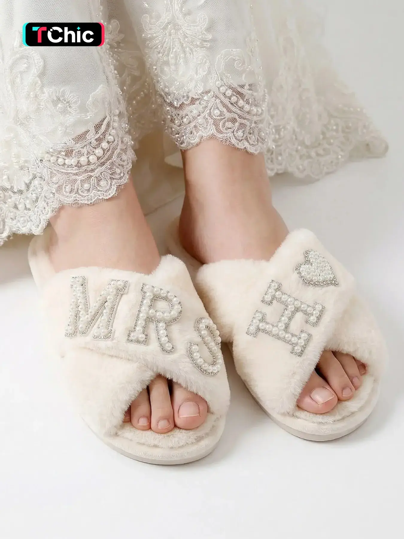 Customizable Letter H Plush Slippers, Ideal Gift for Bridesmaids, X-Strap Slide Plush Slippers with Pearl Rhinestone Heart Design Rubber Sole, All Seasons Indoor Wear Women