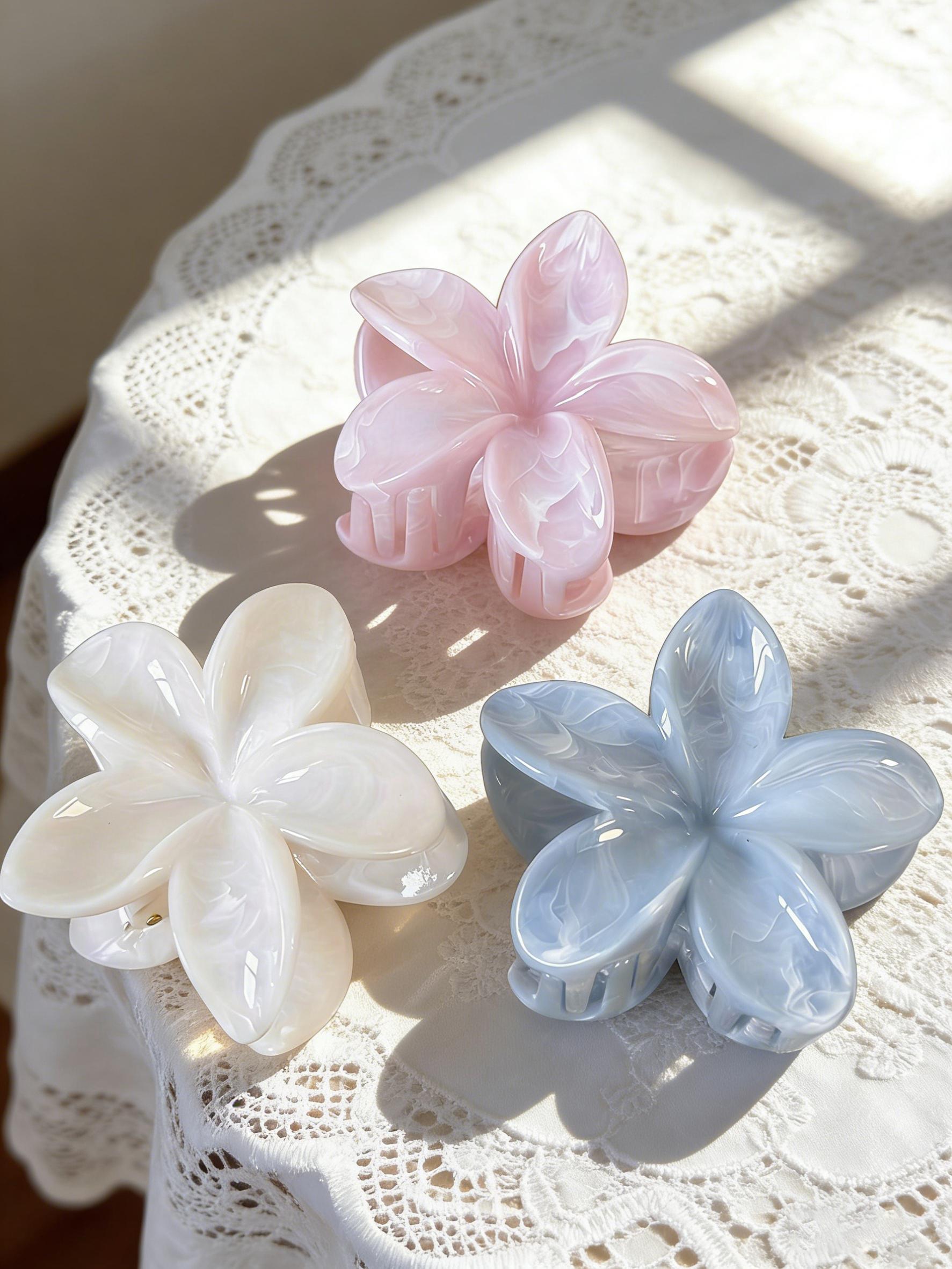 Elegant Floral Hair Clip for Women, Perfect for Bun Hairstyles and Casual Looks, Autumn Wavy Hair Accessory, Stylish and Versatile Design