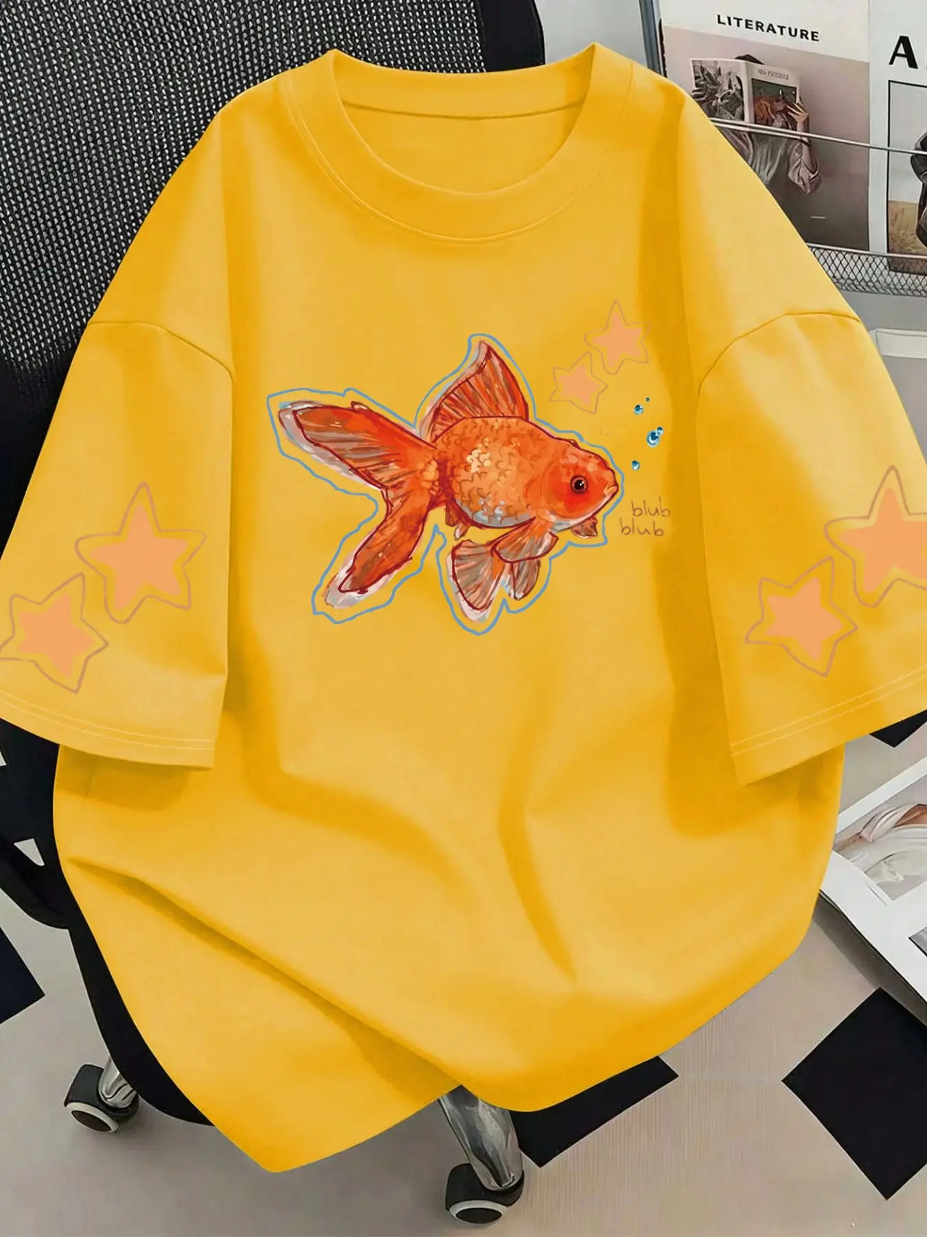 Women's Casual Yellow Short Sleeve T-Shirt, Watercolor Goldfish And Star Print Crew Neck Top, Suitable For Summer Daily And Vacation Wear