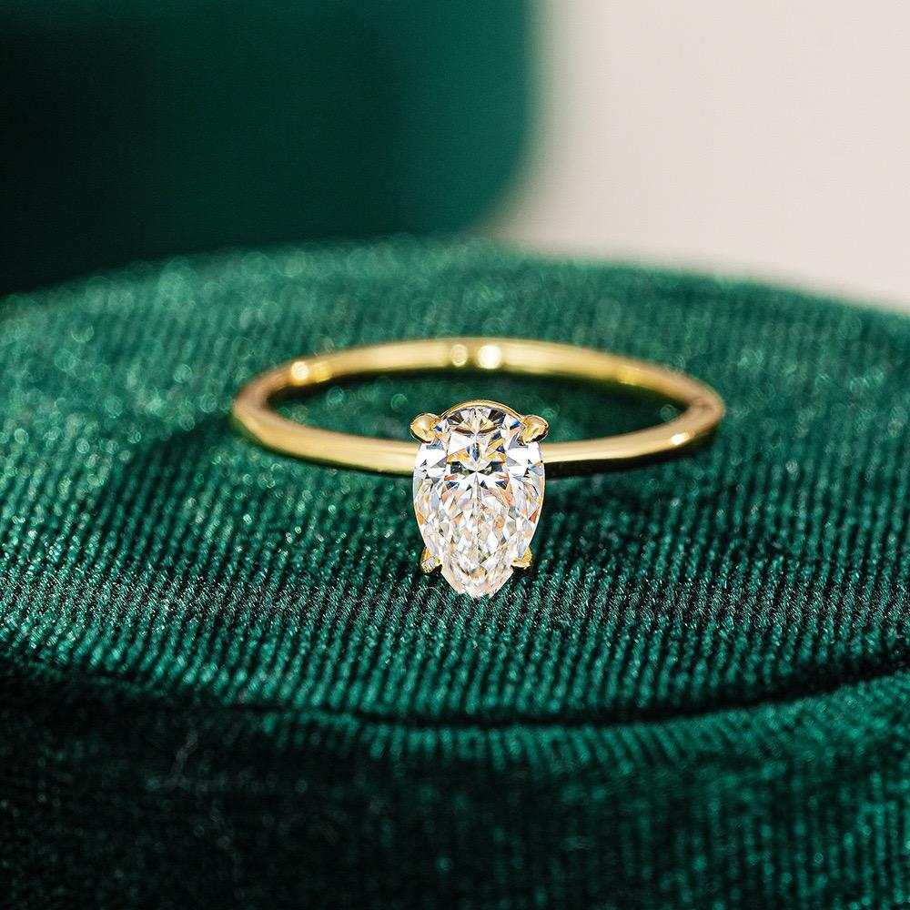 DRINSPER S925 Pear-Cut Solitaire 1.0ct Synthetic Moissanite Sterling Silver Ring for Women Girls Minimalist Elegant Style Suitable for Daily Wearing Engagement Wedding Gift for Girlfriend Mom