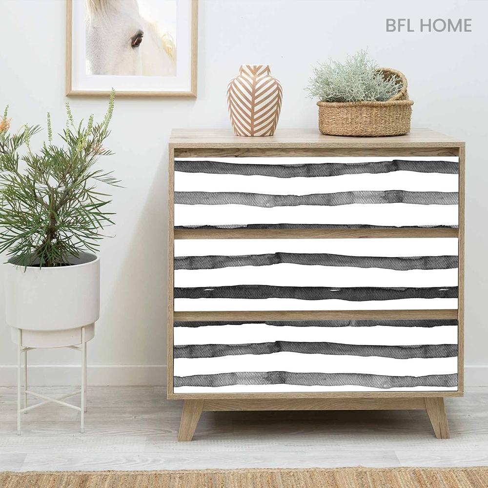 1 roll of black striped self-adhesive paper, featuring a minimalist and trendy style, available in multiple lengths, easy to peel and stick, easy to clean, suitable for decorating walls and furniture surfaces.