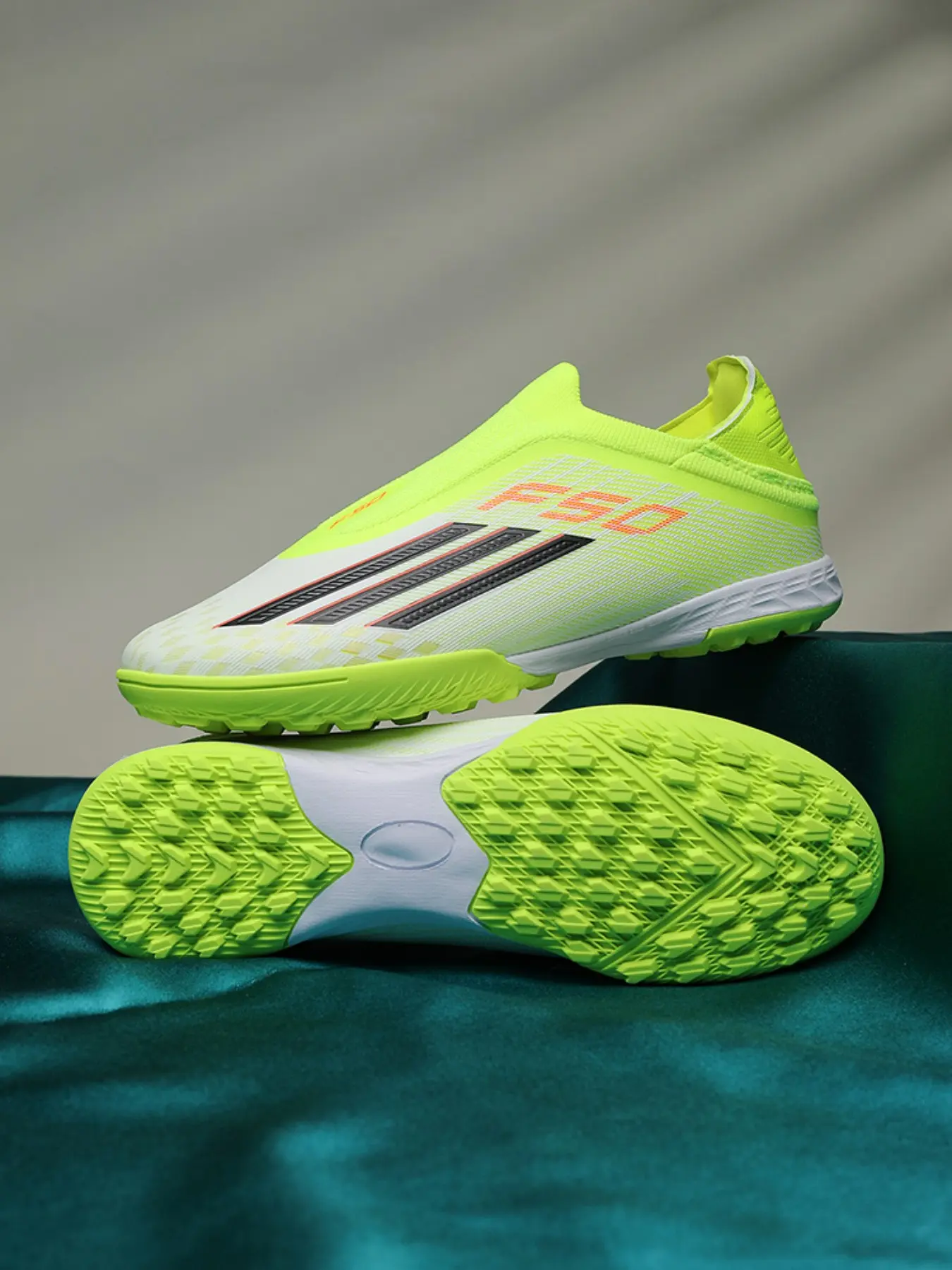 Men Women High-End Seamless Football Shoes Football Boots, Anti-Slip Durable Outdoor Lawn Soccer Cleats, Super Grip Support, Fashionable Design
