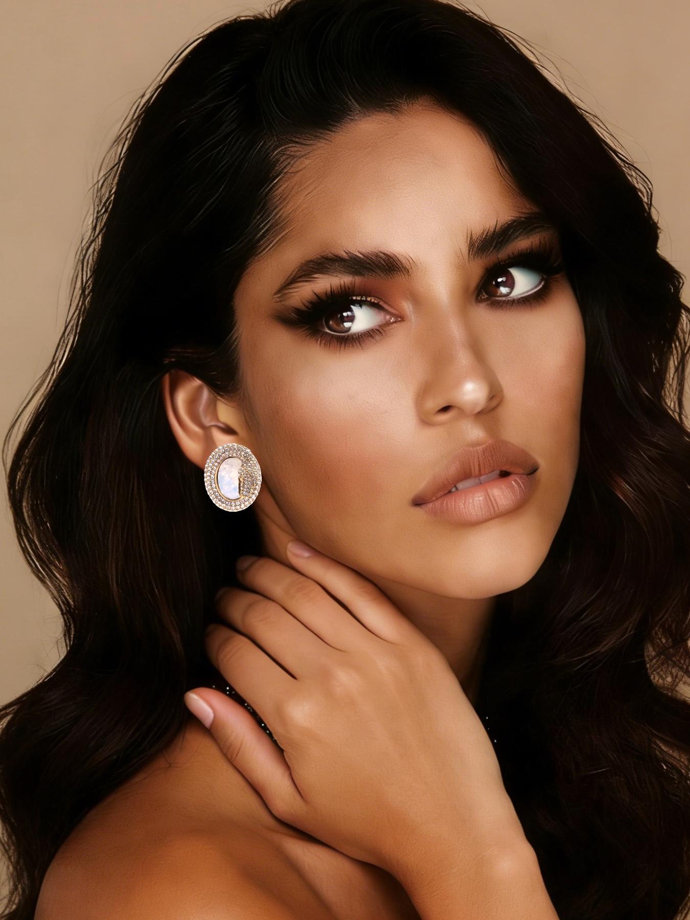 1 pair of retro and elegant double snake full diamond earrings, suitable for daily commuting, vacation and dating, and also a surprising and exquisite small gift.